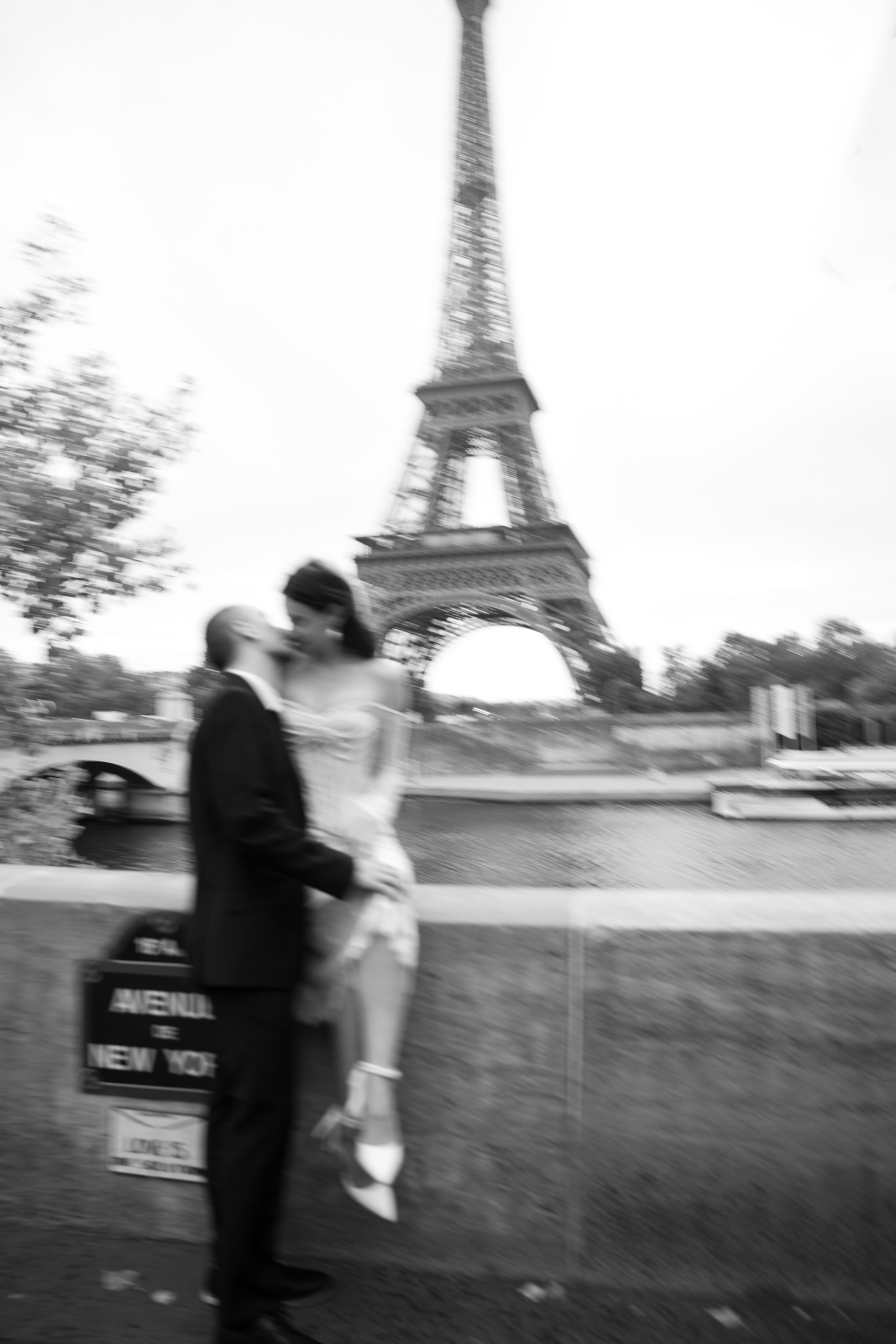 Wedding elopement. Wedding photographer in Paris Oksana Shum