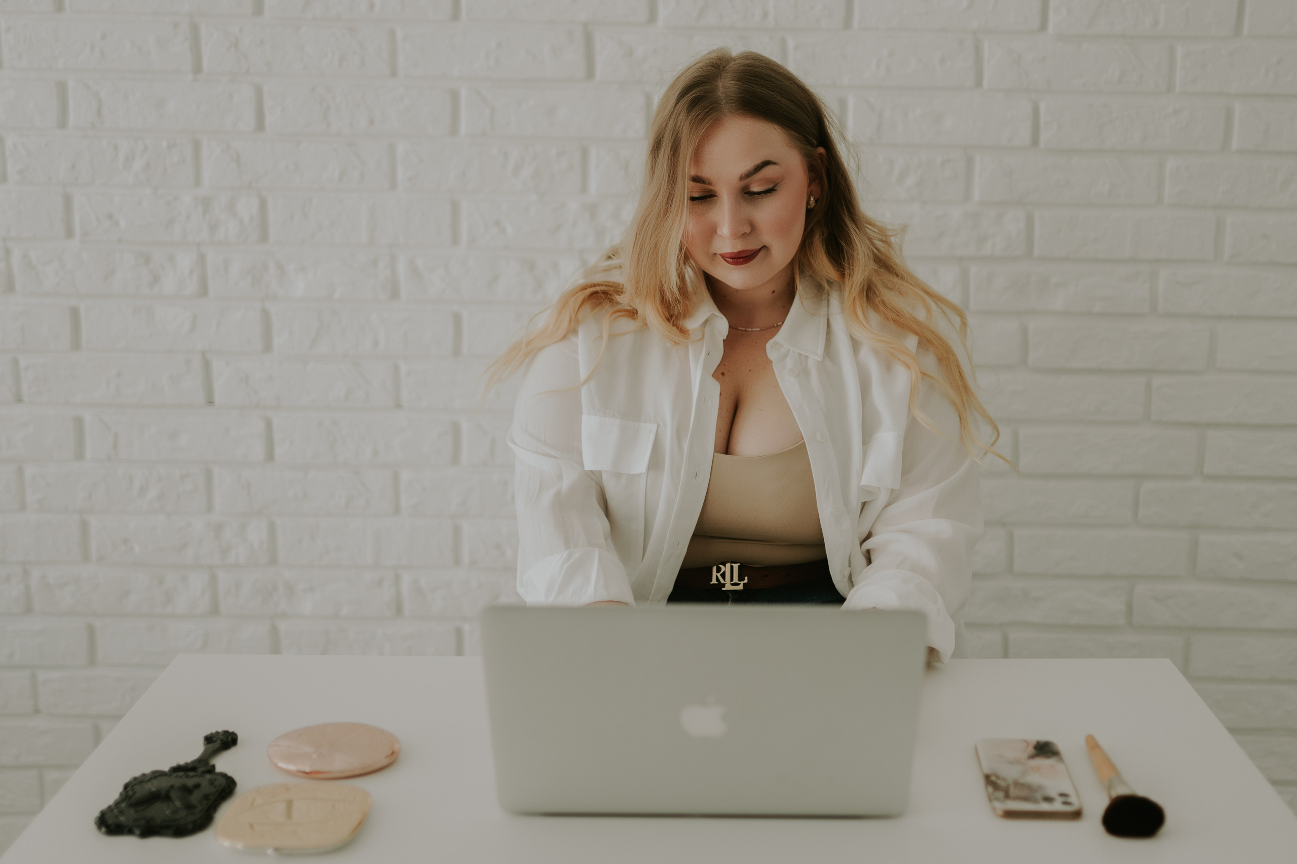 SESJA BIZNESOWA WIKTORII. Karkowskafoto - fotografia miłości