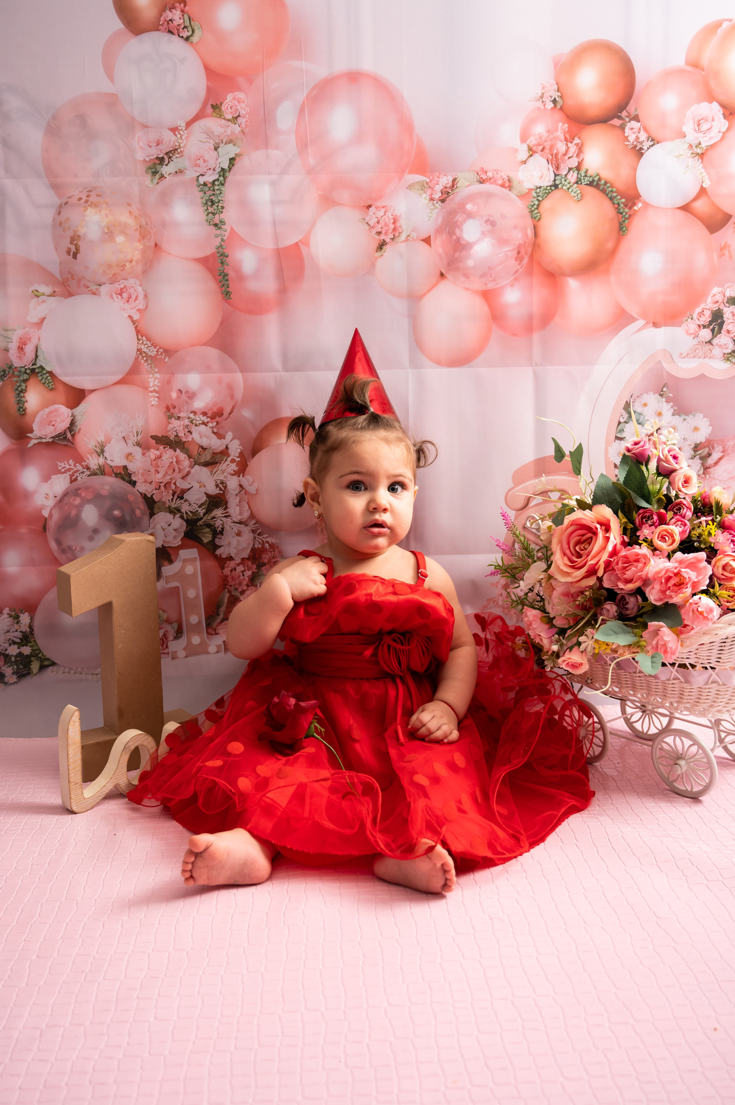 Smash the cake. Lucia Adam Family Photography