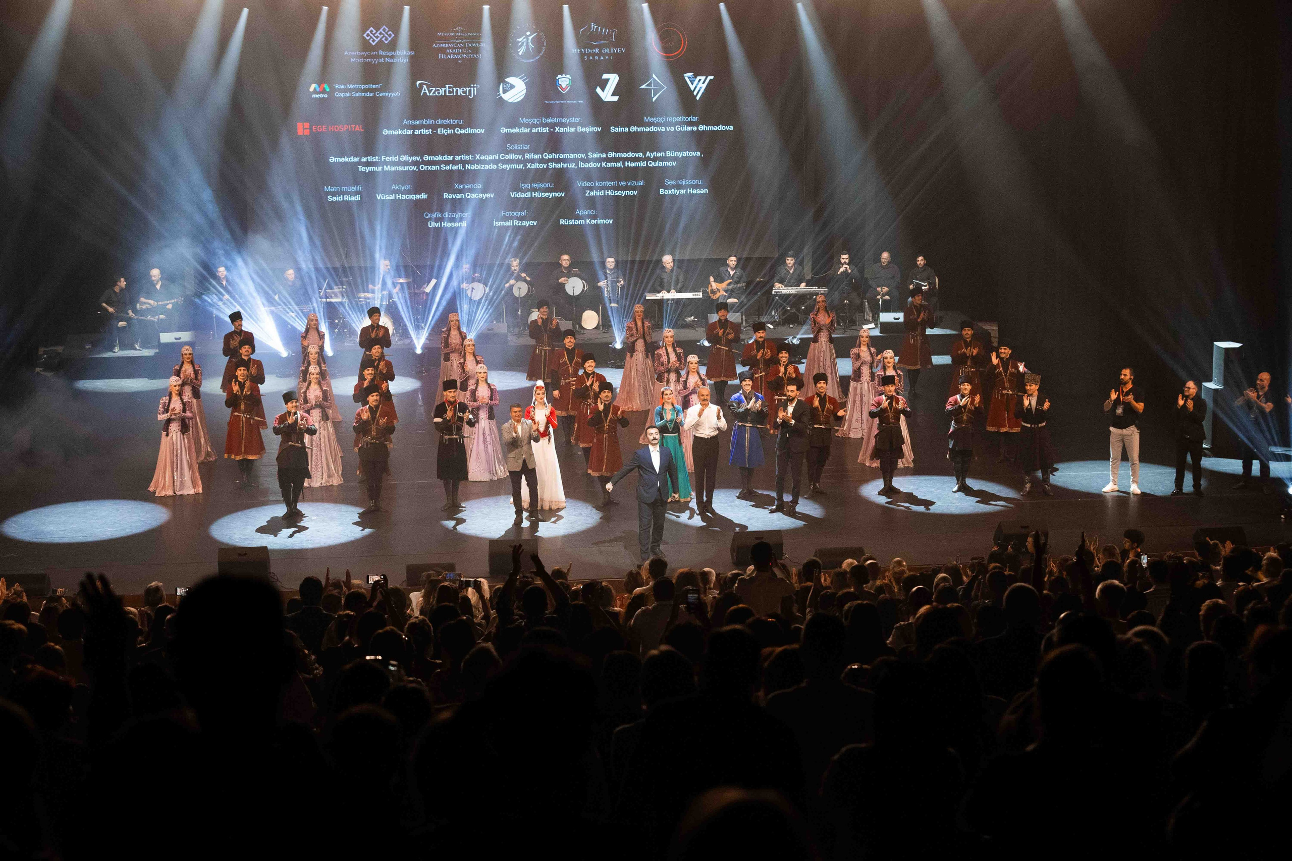 STATE DANCE ENSEMBLE. Wedding&Event photographer Ismail Rzayev in Baku