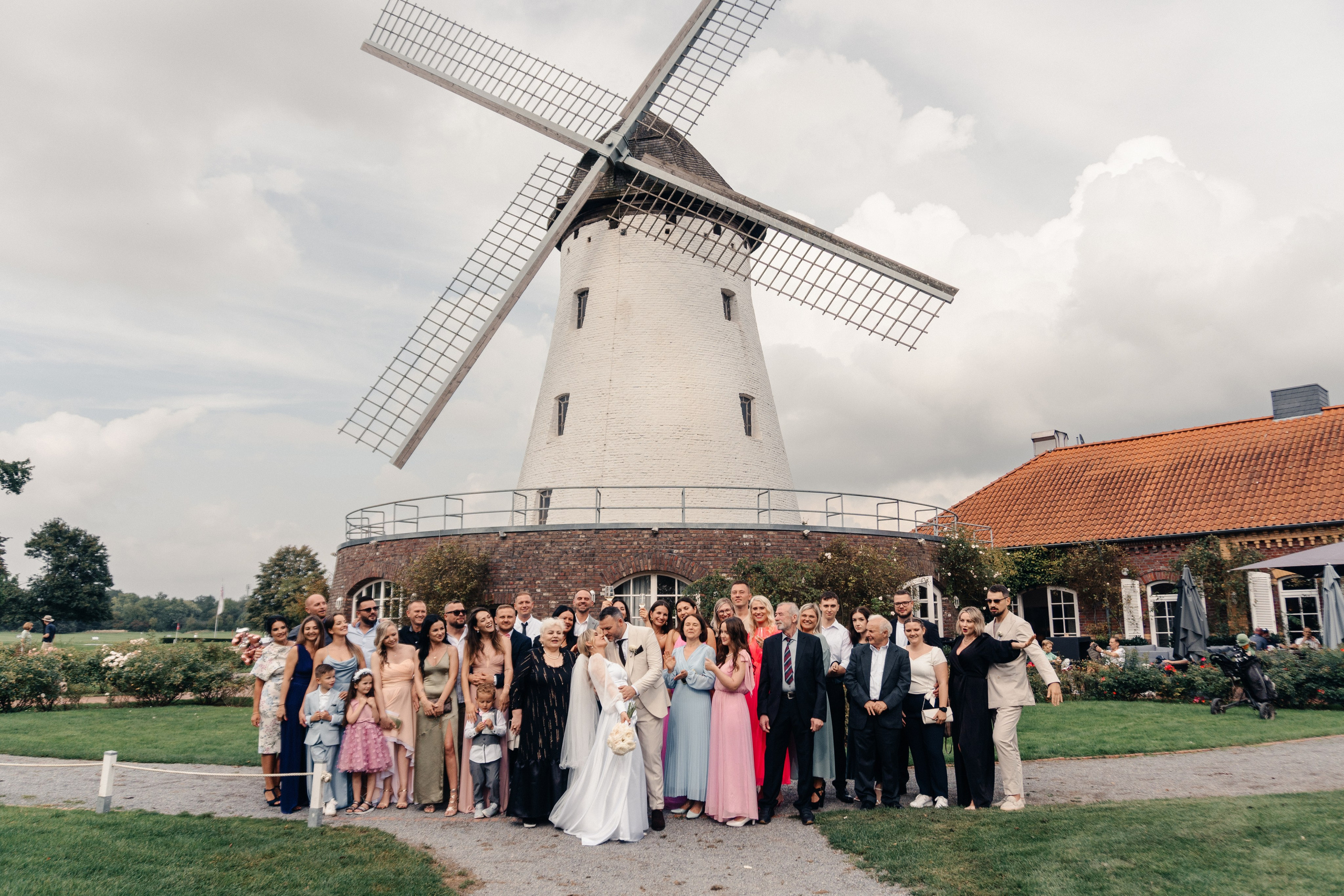 D & M im Restaurant Elfrather Mühle. Wedding Photographer Germany