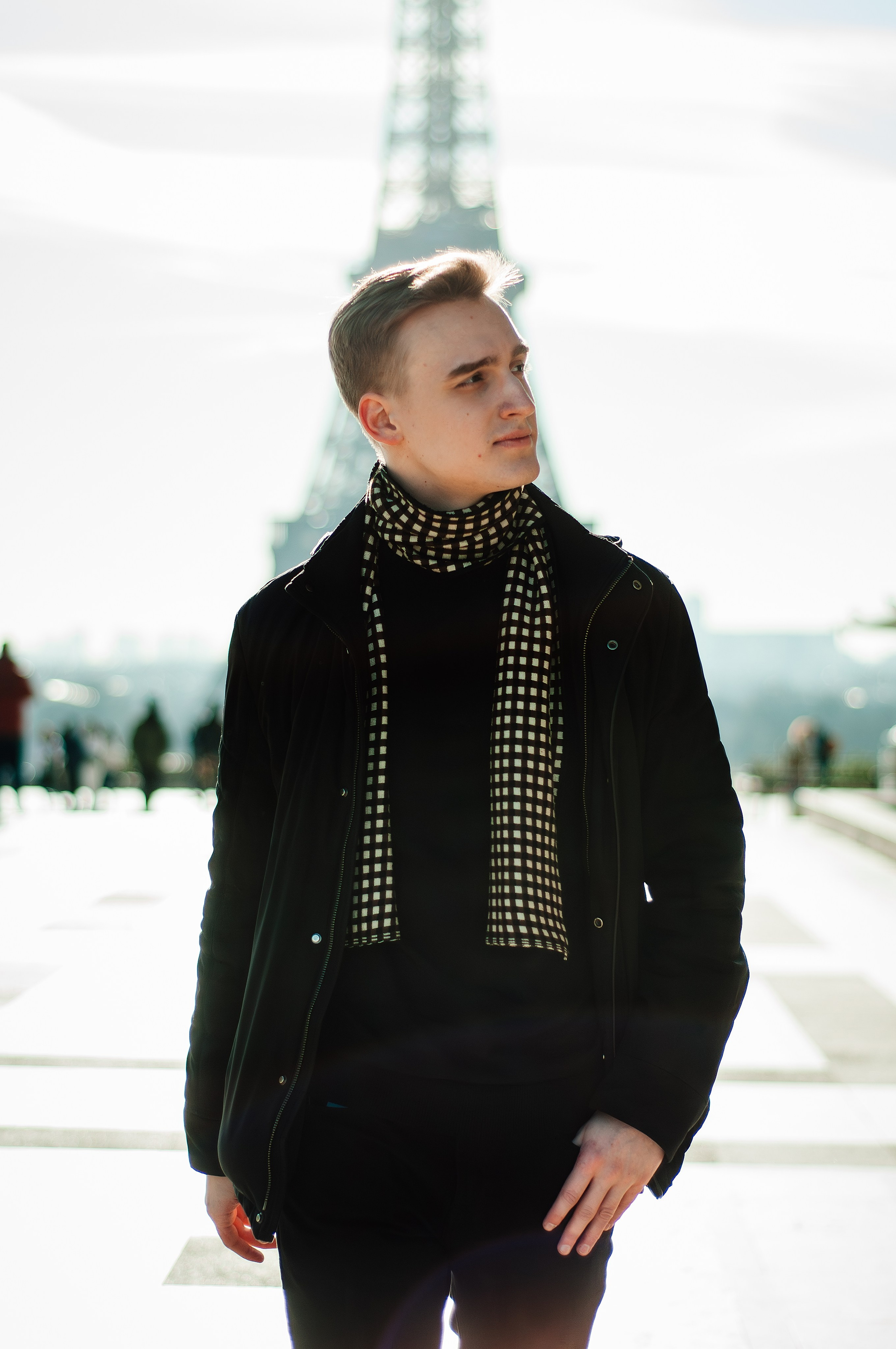 Мужская фотосессия у Эйфелевой башни. Фотограф в Париже Полина Осипова