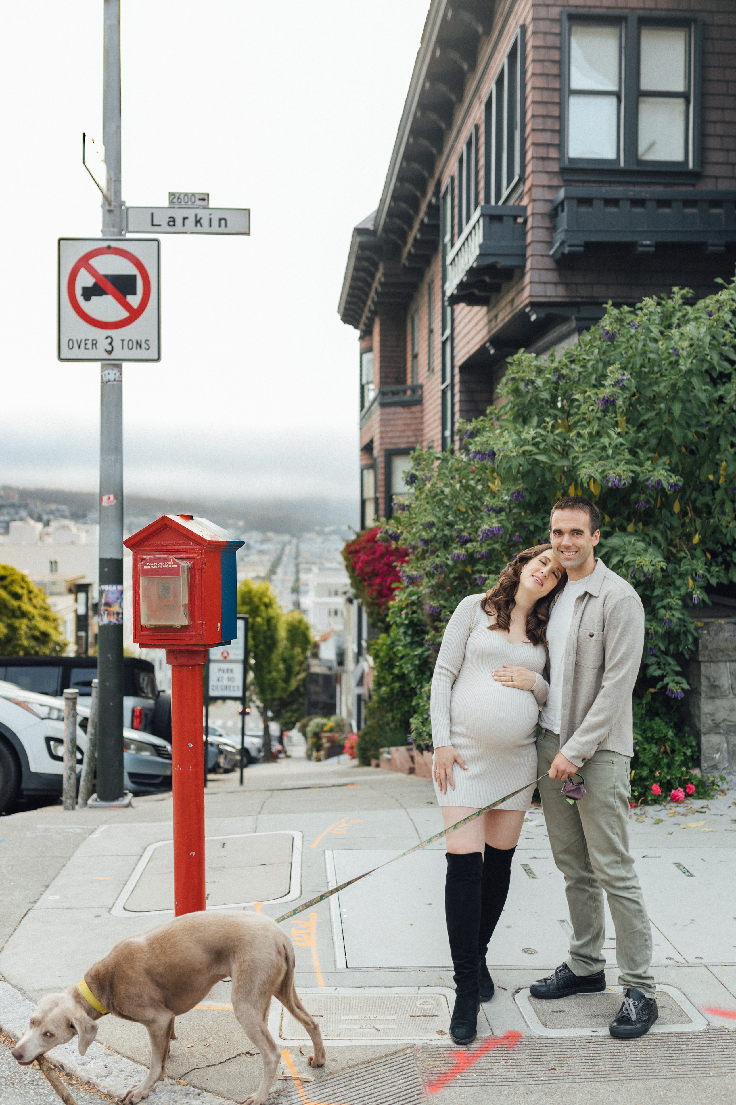 Cozy Home Maternity Photo session. Maternity, newborn photographer in the Bay Area|Iryna Rakivnenko