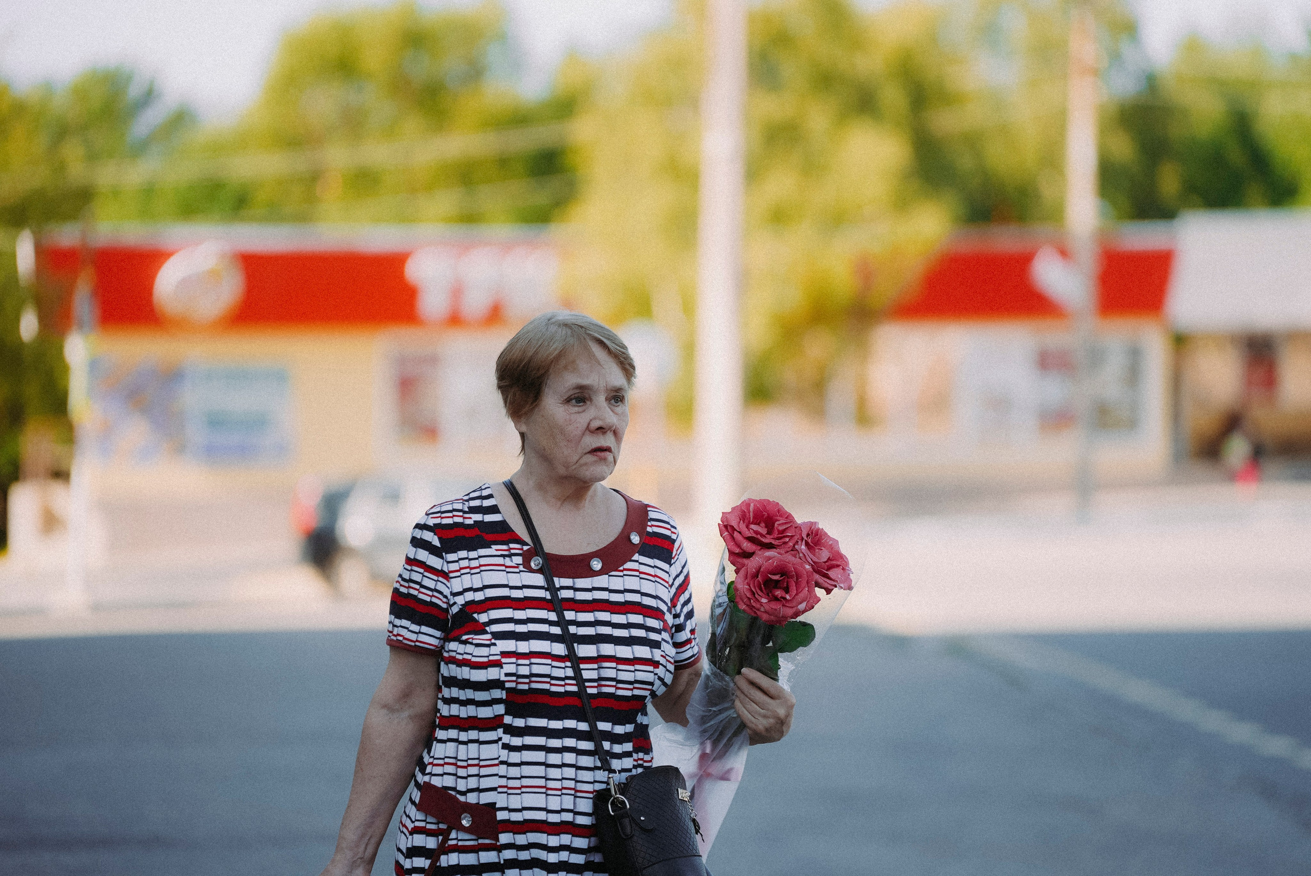 2025. Стрит-фотография, полная абсурда, идиотизма и красоты