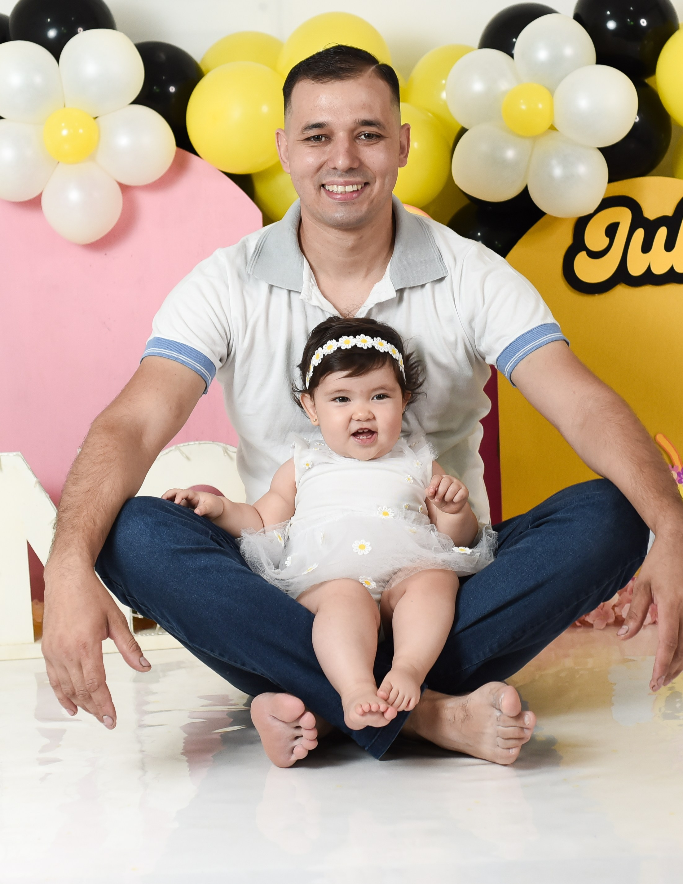 Sesión 1er añito de Juli. Temática: Abejita de Plim Plim +  Mini Sesión Navideña. Fotografo de casamiento en misiones y fotógrafo de familia  Posadas