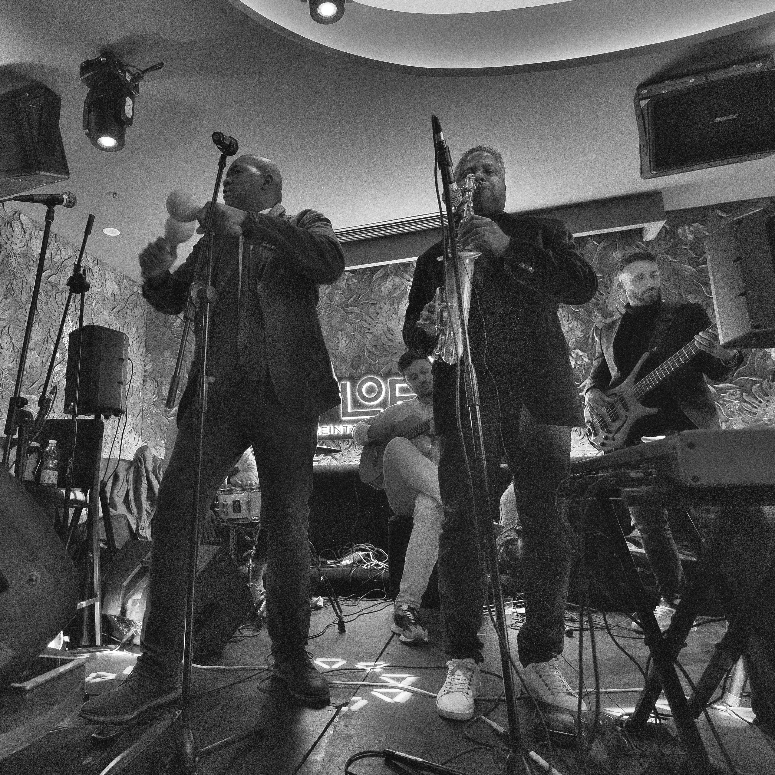 Fotografía profesional de eventos nocturnos y fiestas en Córdoba.