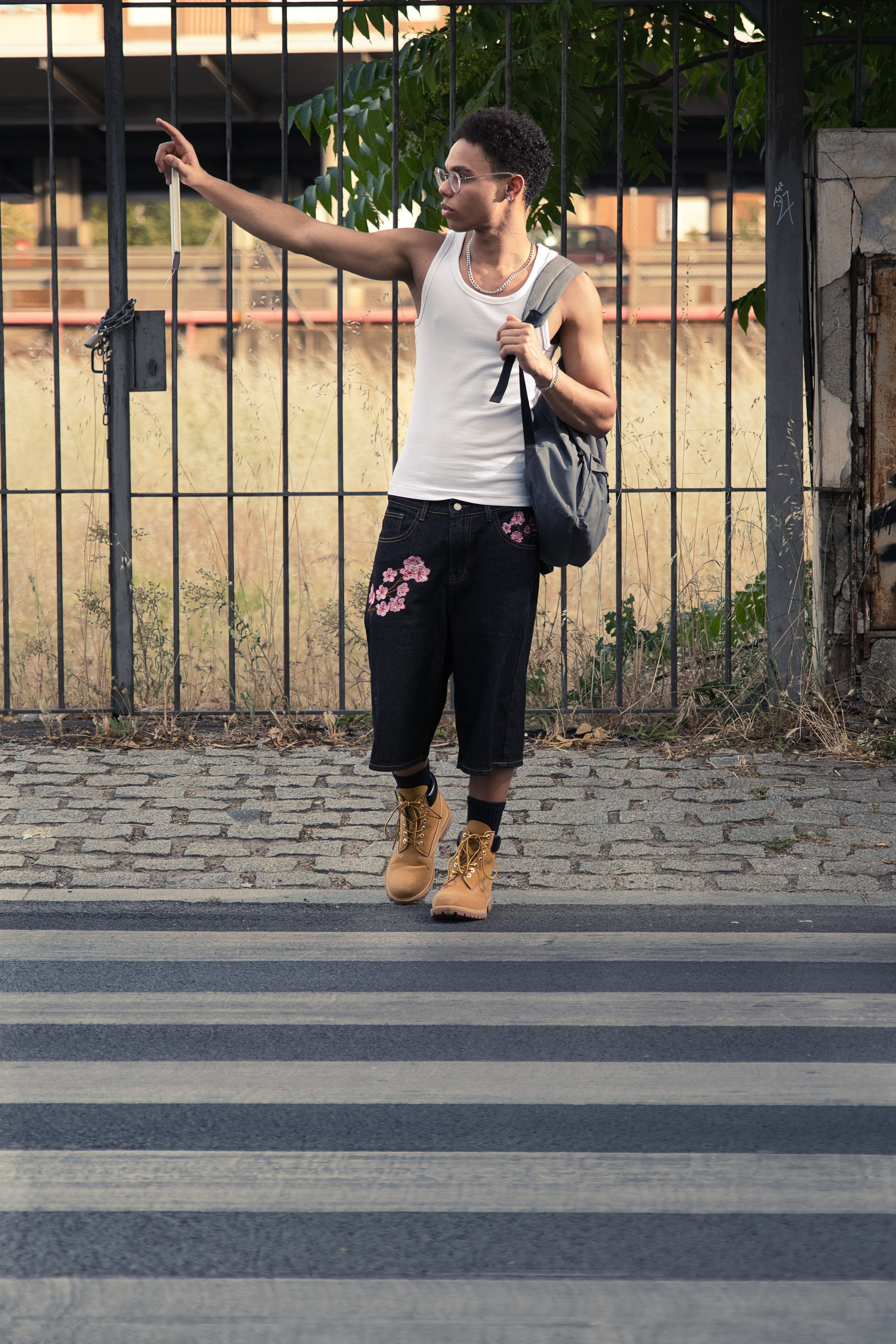 Moda urbana para hombre: Inspiración de estilo callejero (Enfoque en la estética general)