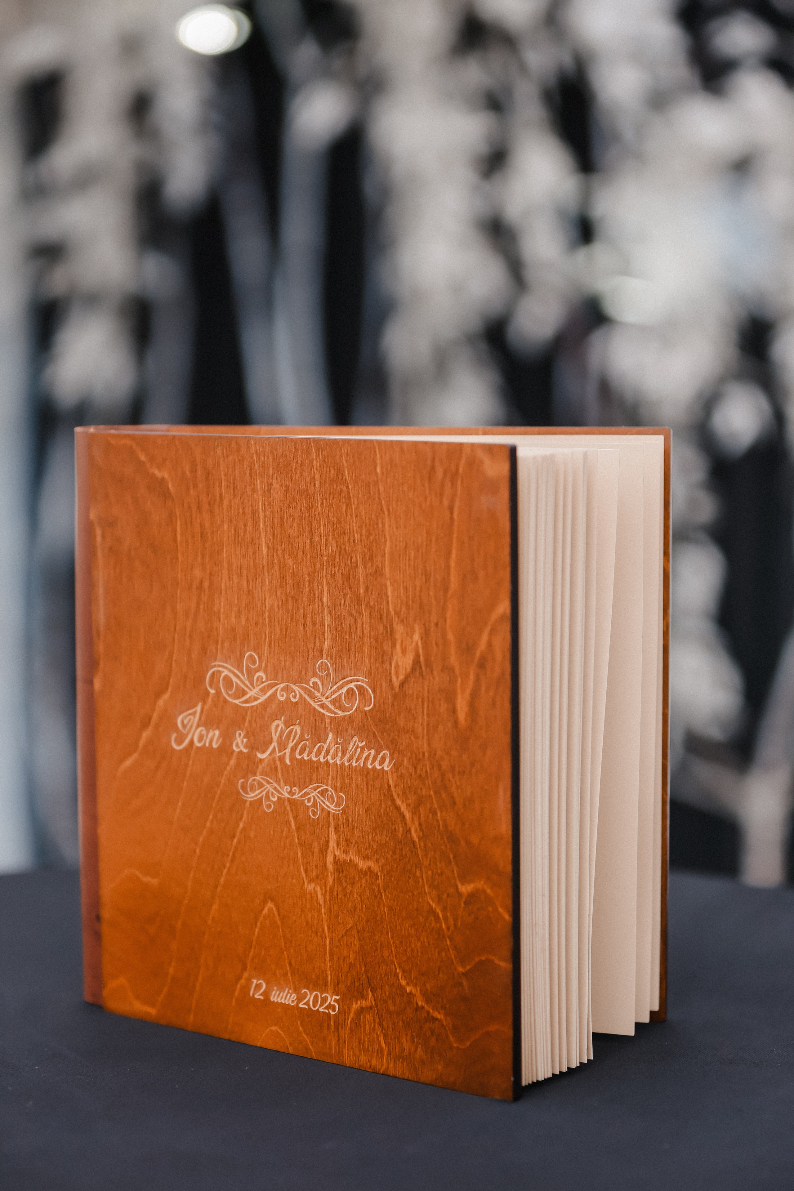 Cabina foto | EventBox.md | Cabina foto pentru nunta ta. Standart Studio - Servicii foto video pentru nuntă în Moldova Chișinău