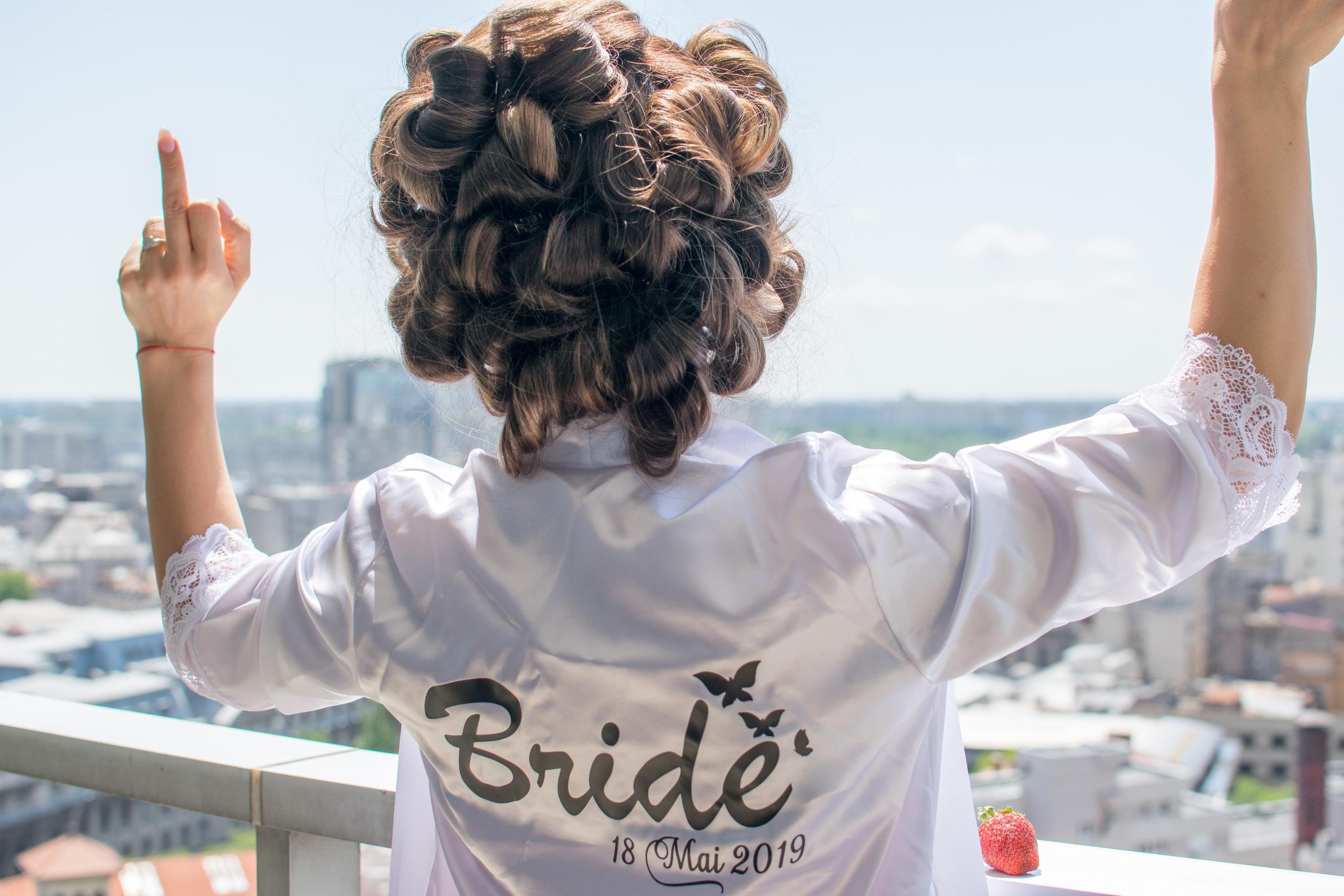 Photo session at the restaurant, wedding photos, Bucharest wedding photographer, wedding photos in the restaurant, bridal posing, customs, professional wedding photography, fashion photos, intercontinenta hotel