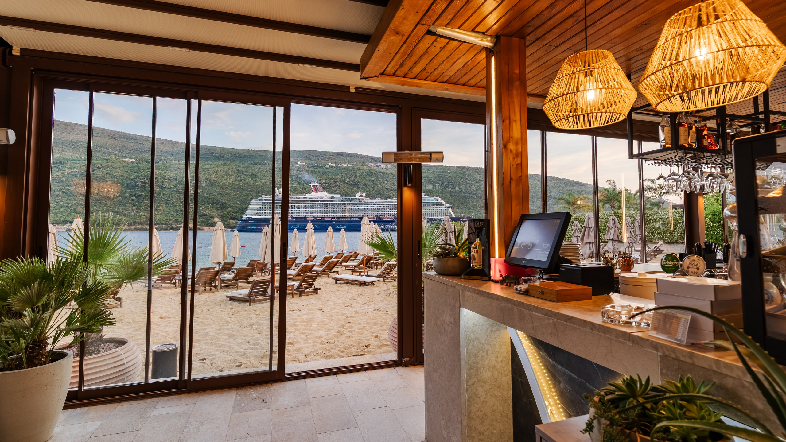 RESTAURANT. PHOTOGRAPHER|VIDEOGRAPHER MONTENEGRO
