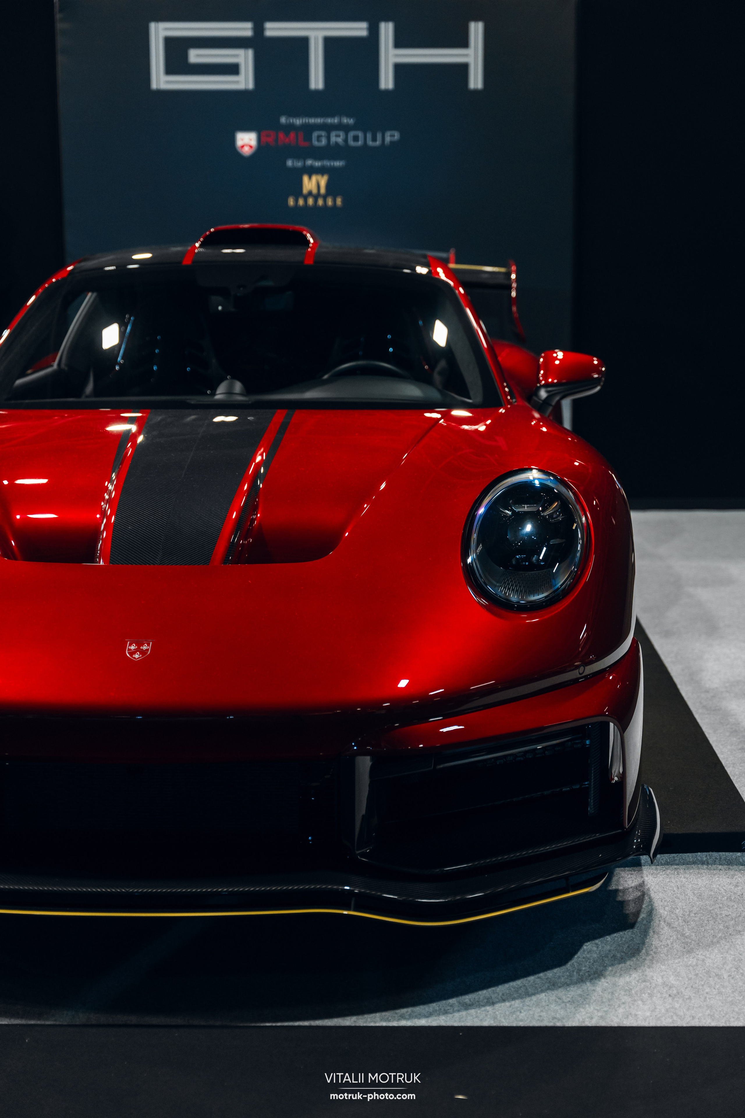 Retromobile 2026. Photographe de voitures à Paris — Vitalii Motruk