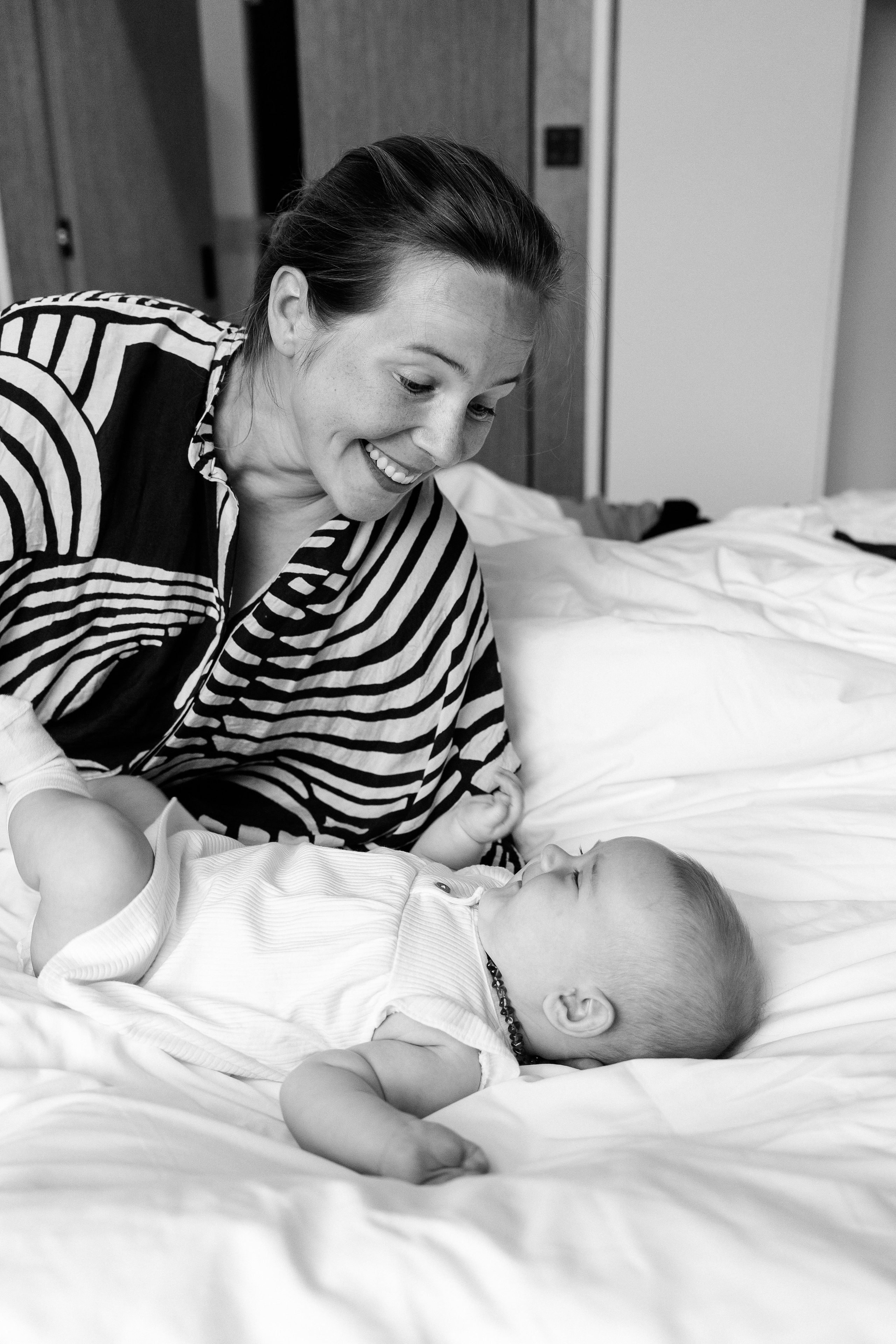 Alena’s family. Professional Photographer Abu Dhabi, Dubai — Yulia Ismoilova | 2025