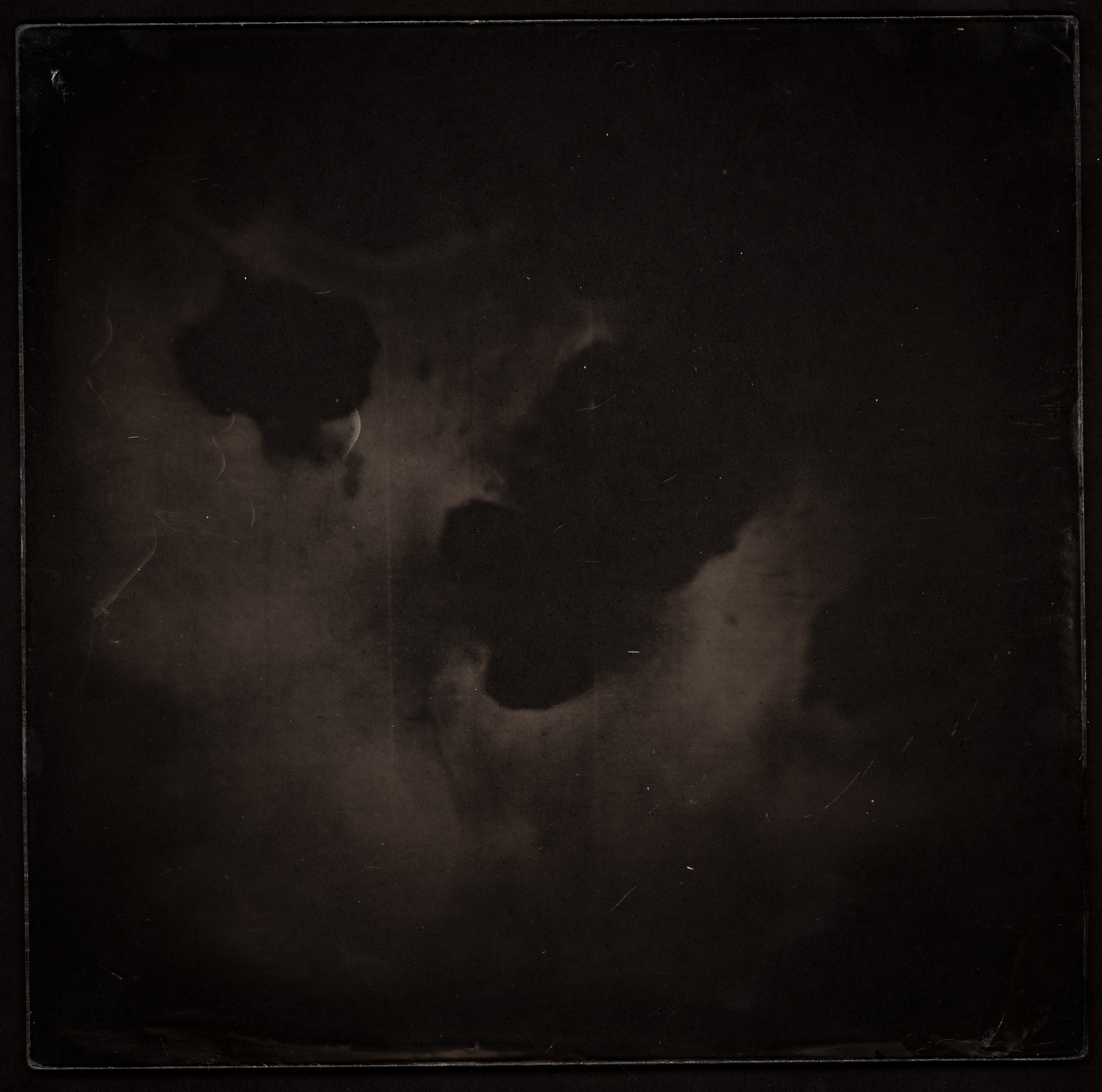 APPARITIONE. Adriano Escanhuela — Experimental