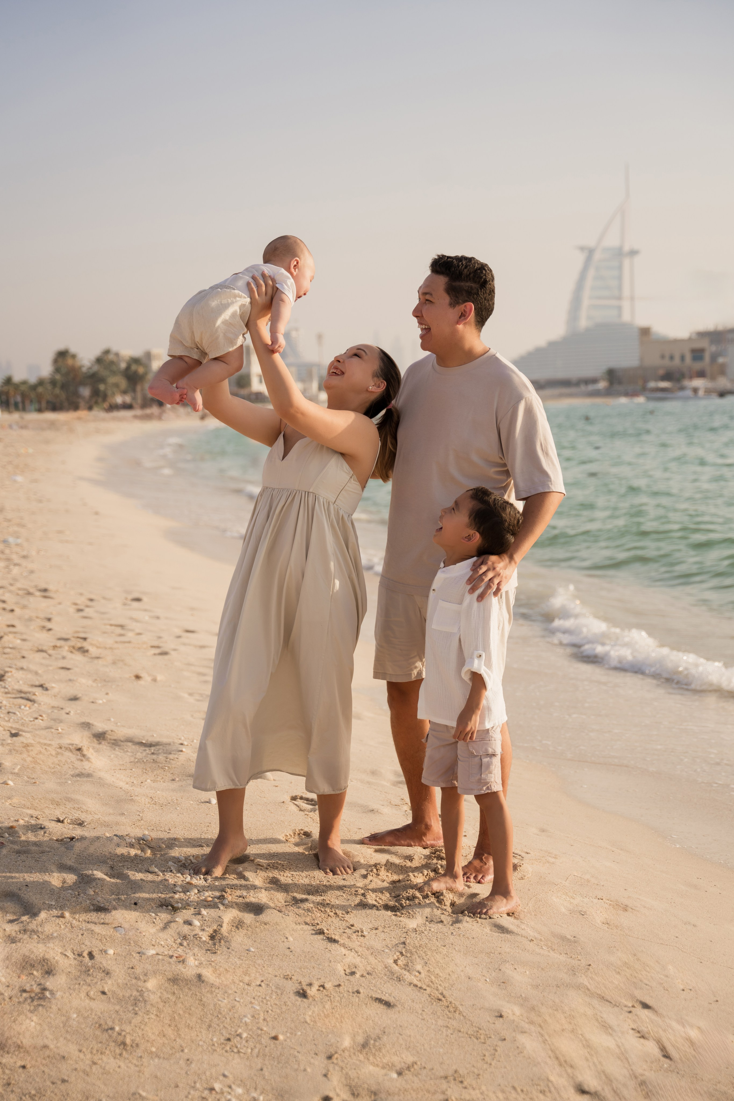 Waves and sun. Angela Iakovleva — Family Photographer in Dubai