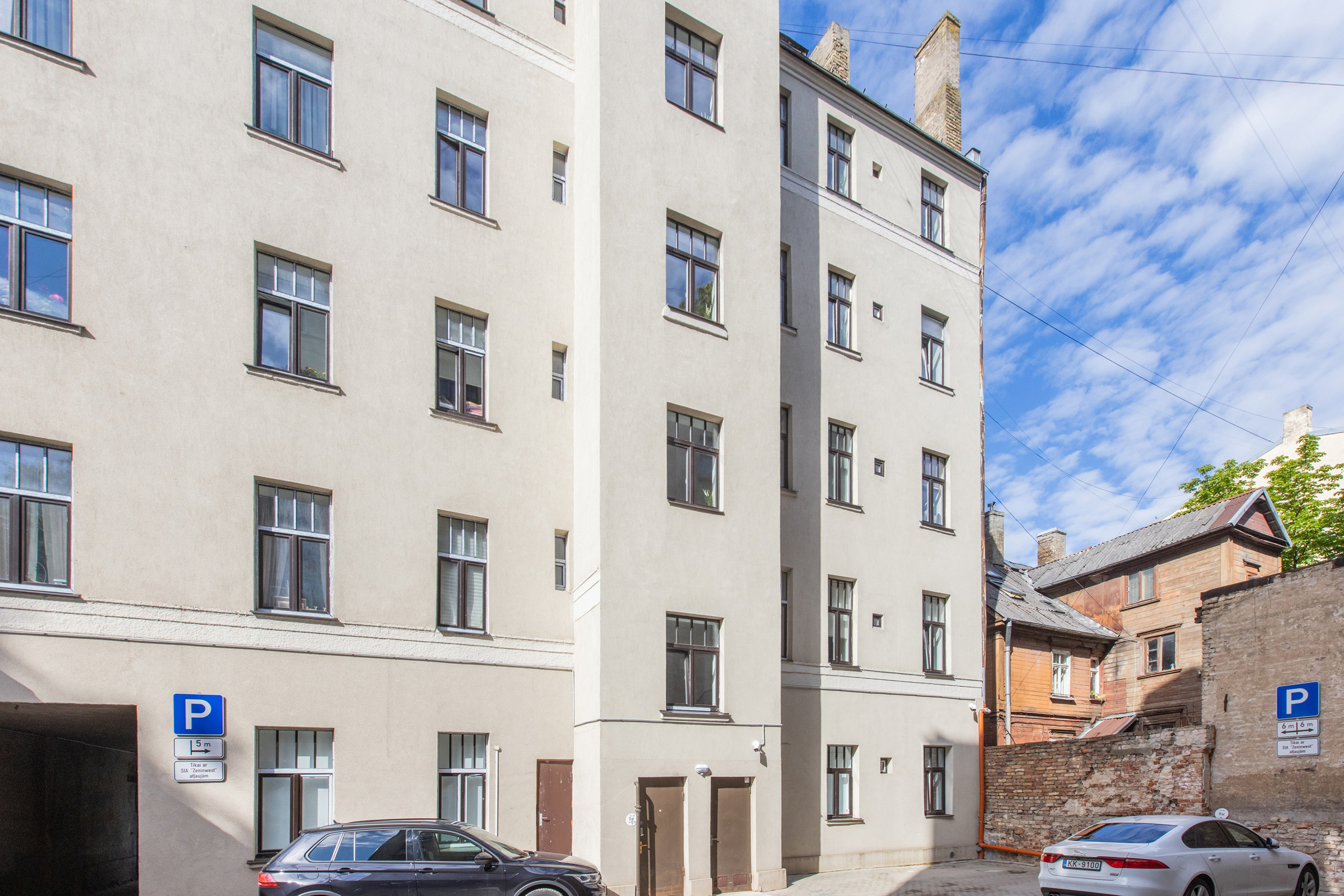 DZĪVOKLIS B. Sākums