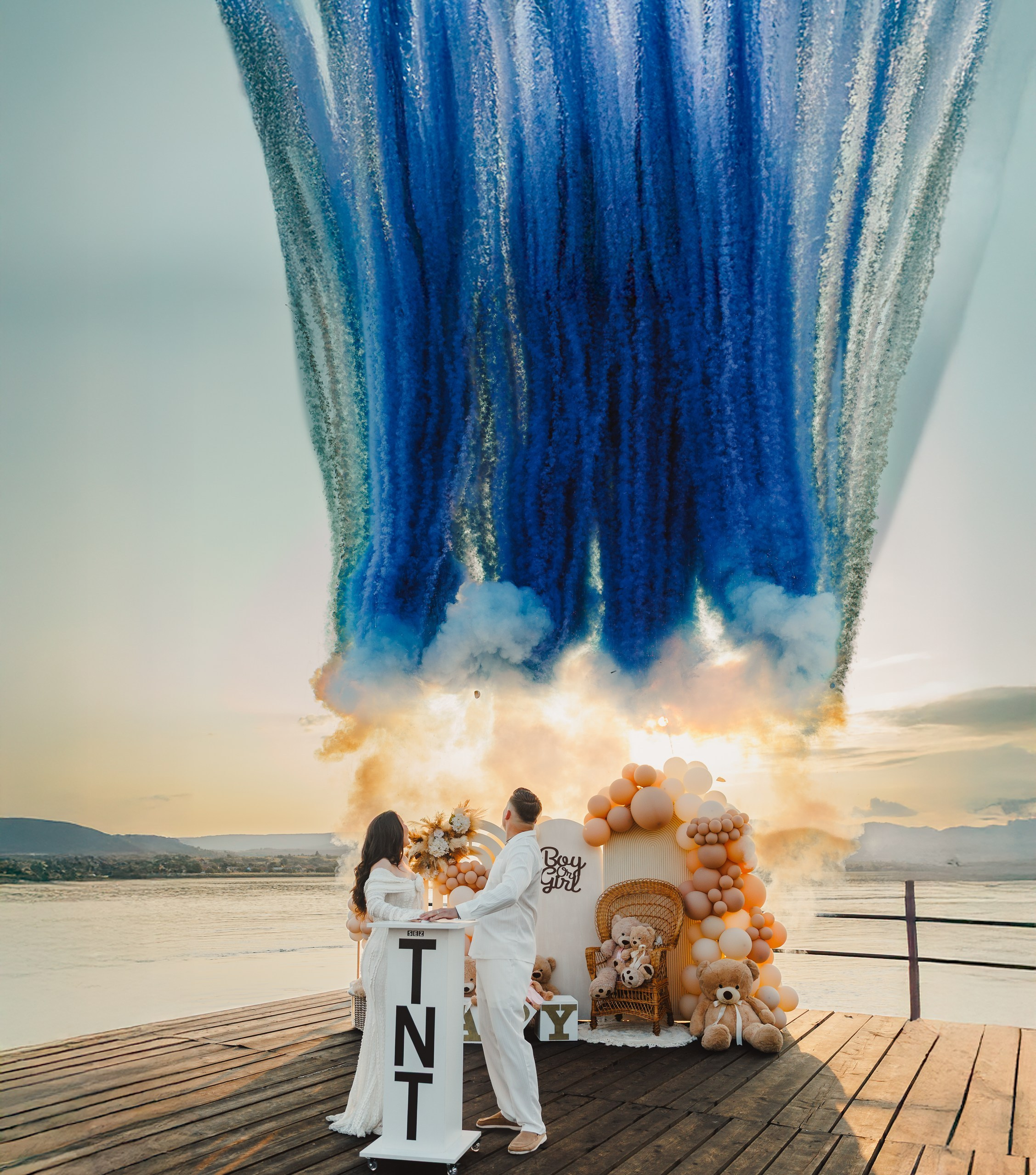 Explozie dramatică de fum albastru la apus gender reveal
