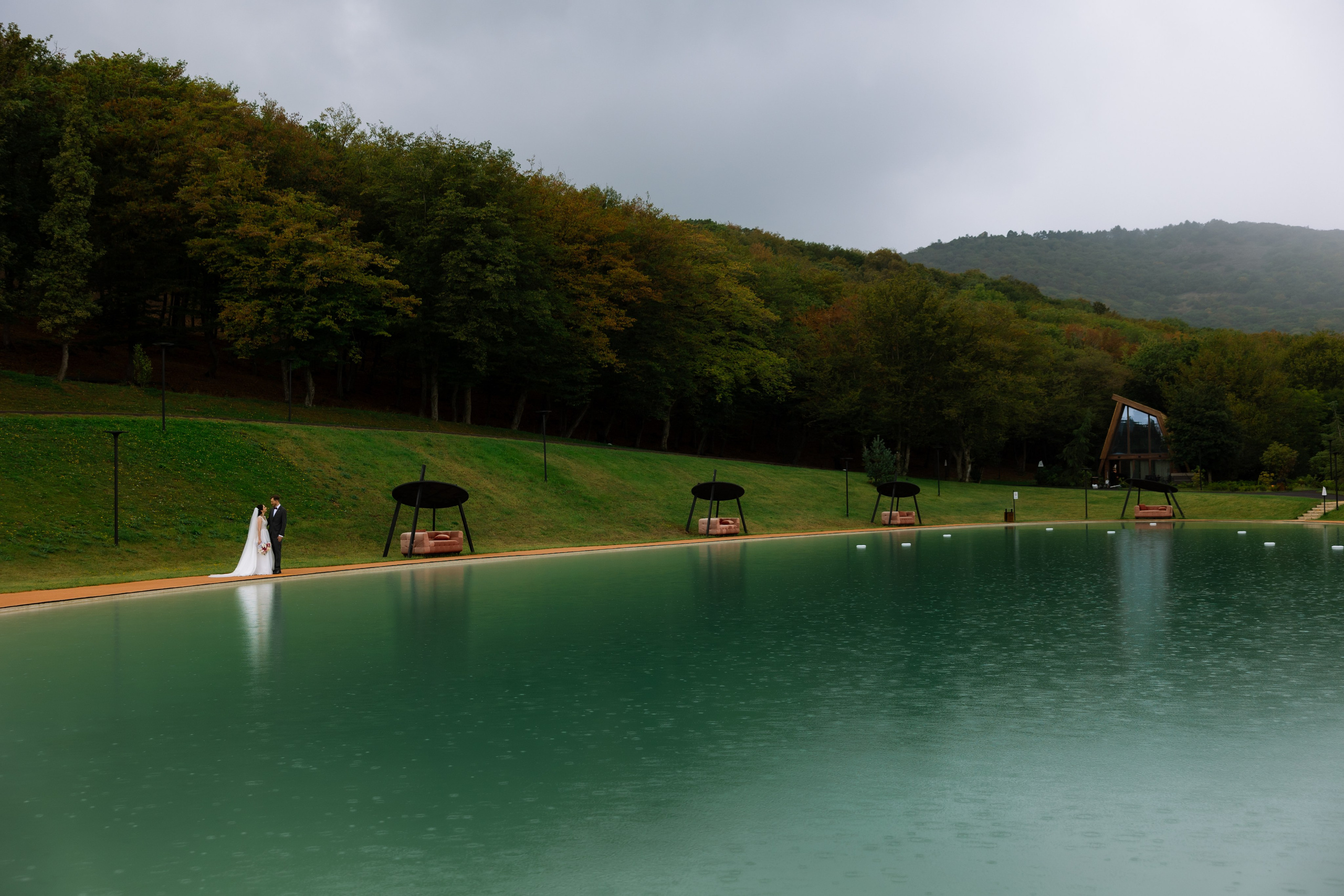 Rainy day feels different. Wedding photographer in Tbilisi Ioseb Mamniashvili