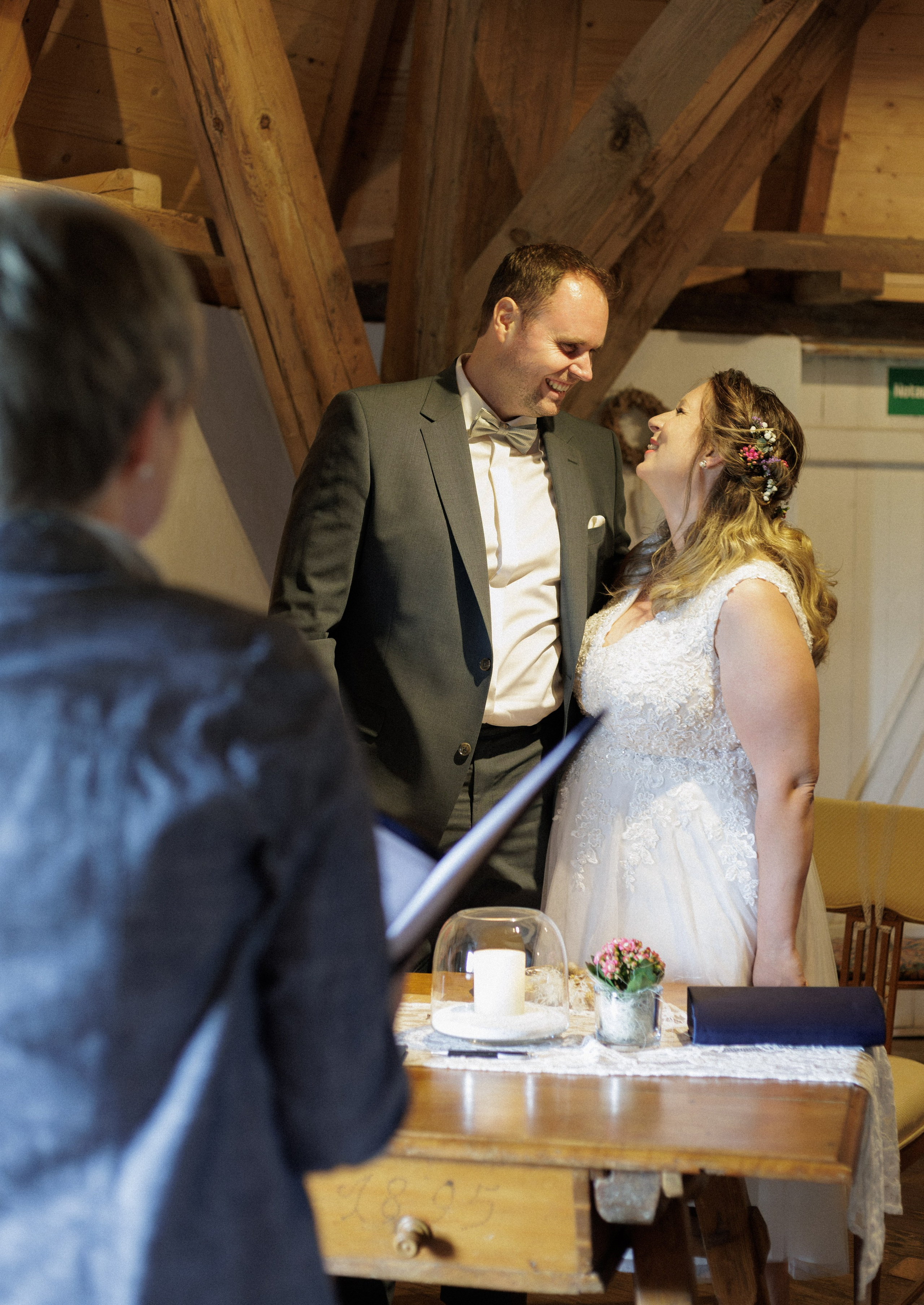 Hochzeitsfotografie an der Windmühle Eyendorf | Historische Romantik in Niedersachsen. Hochzeitsfotograf und Hochzeitsvideograf aus Hamburg | Roka21Film