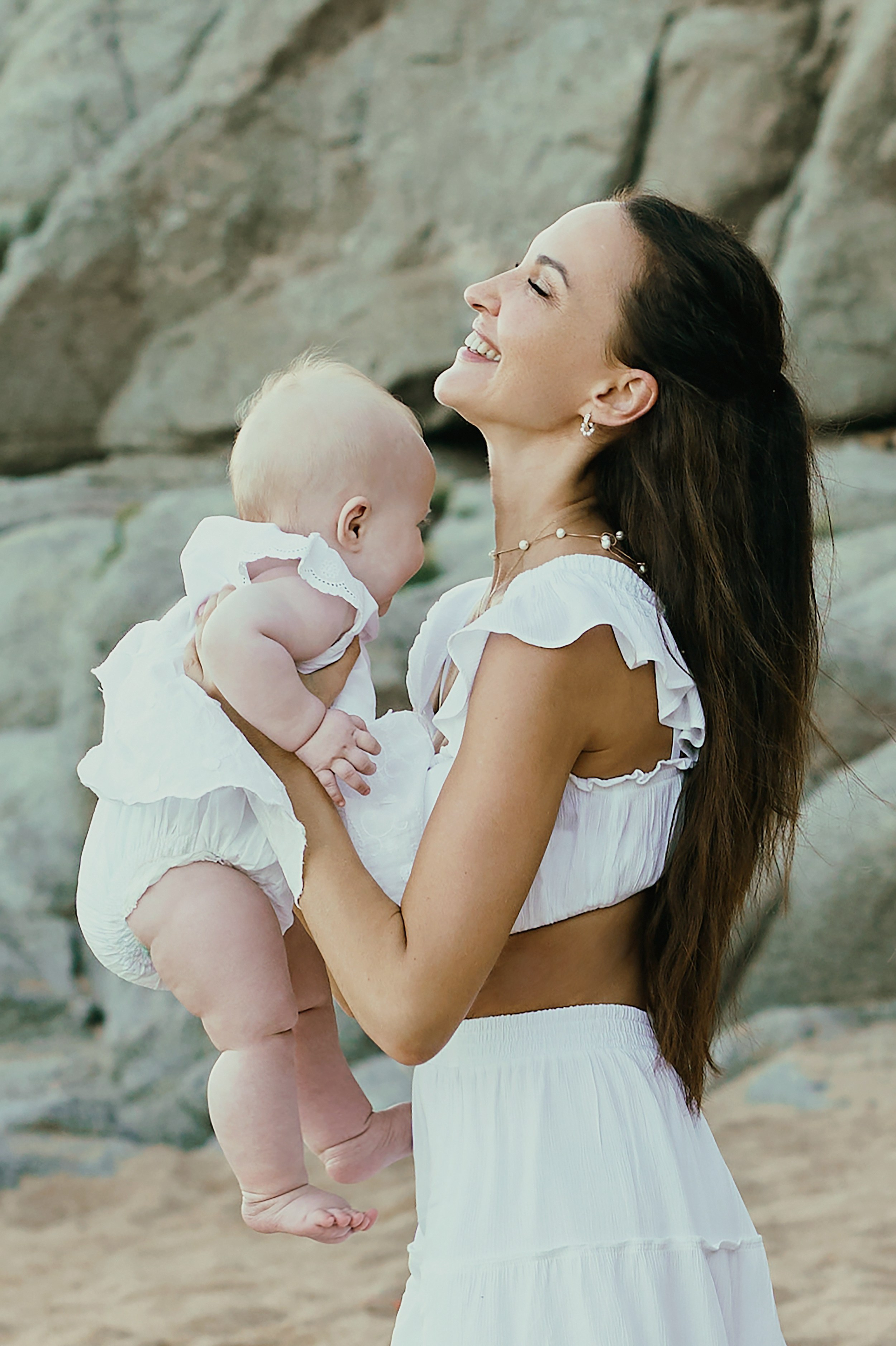 Мама с детьми на пляже. Fotógrafa en España Zhanna Zakharchenko