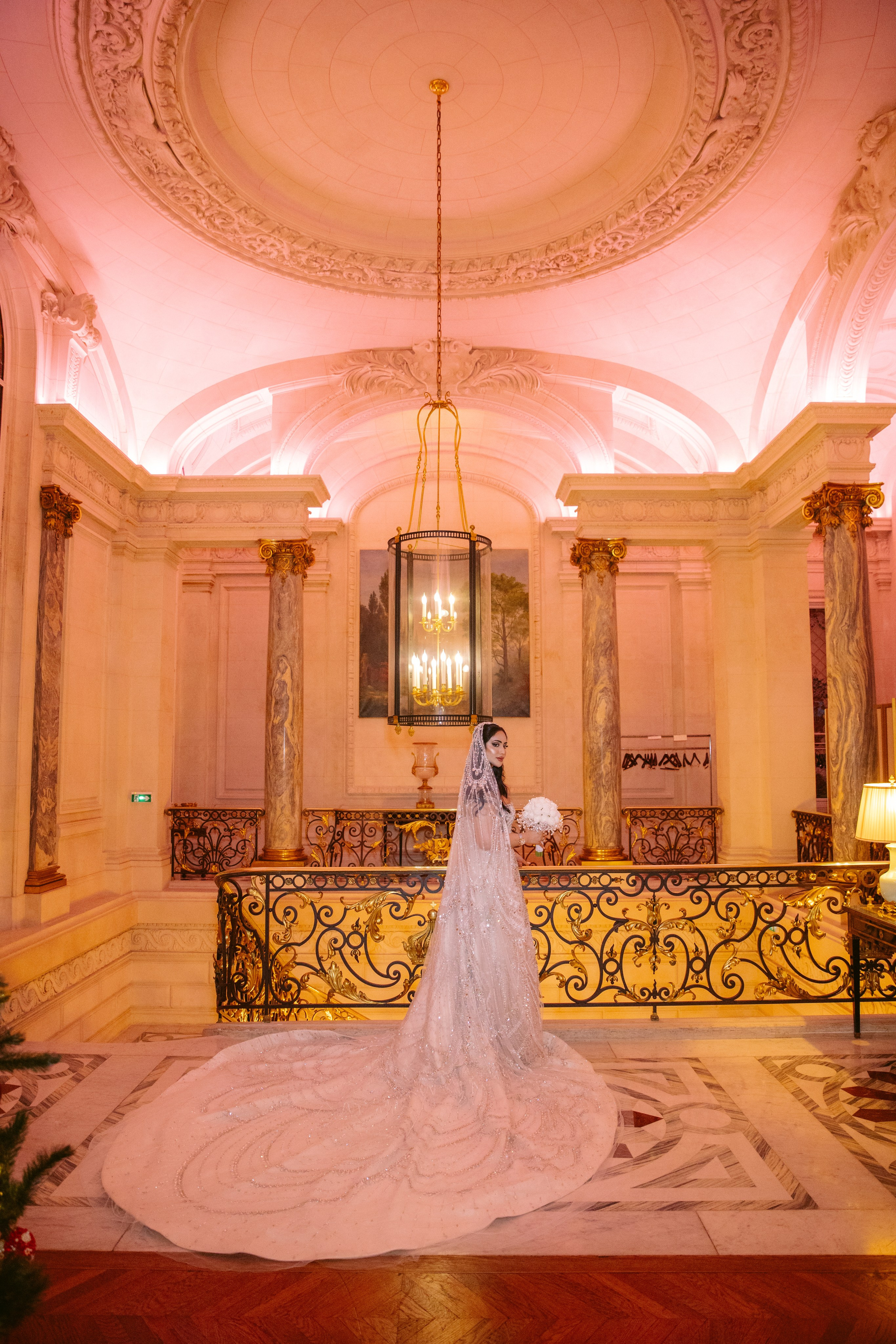 Mariage Shangri-La Paris | Photographe de mariage de luxe à Paris. Photographe de mariage à Paris