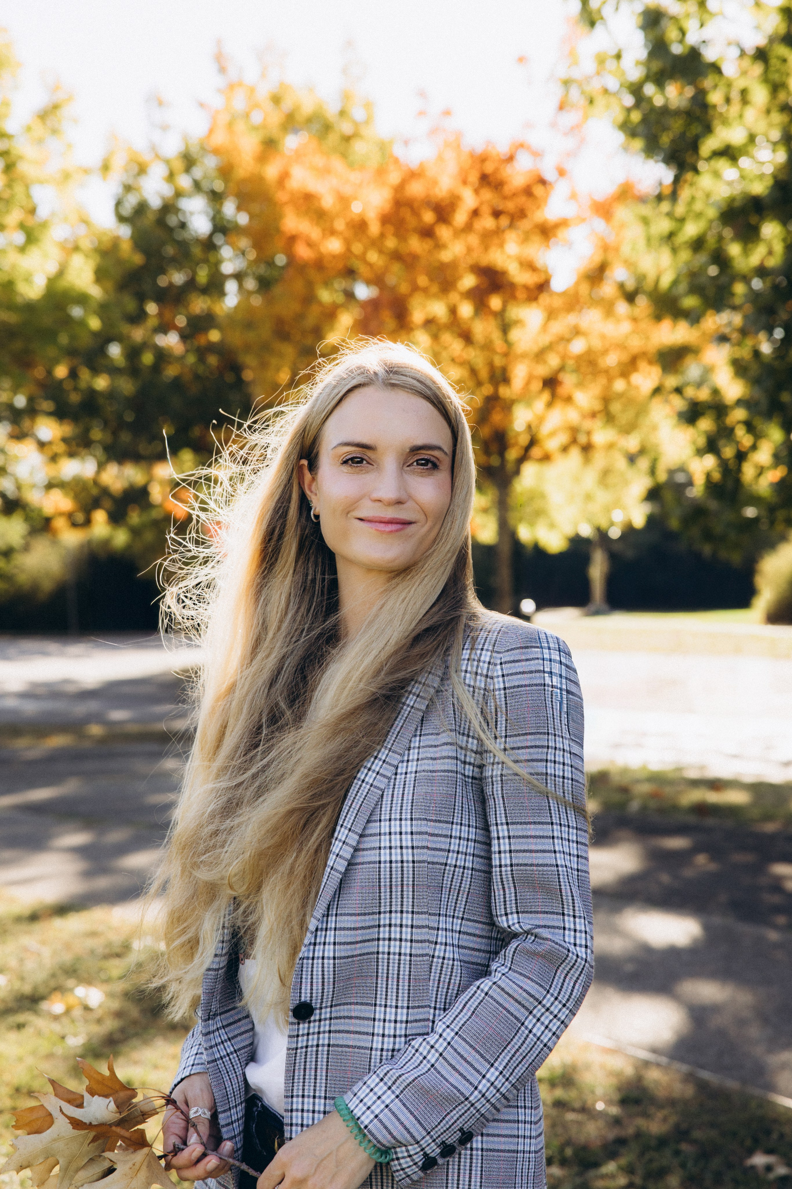 Autumn mother-son family photoshoot in Toulouse. Eugénie Smirnova — your photographer in Toulouse and southwest France
