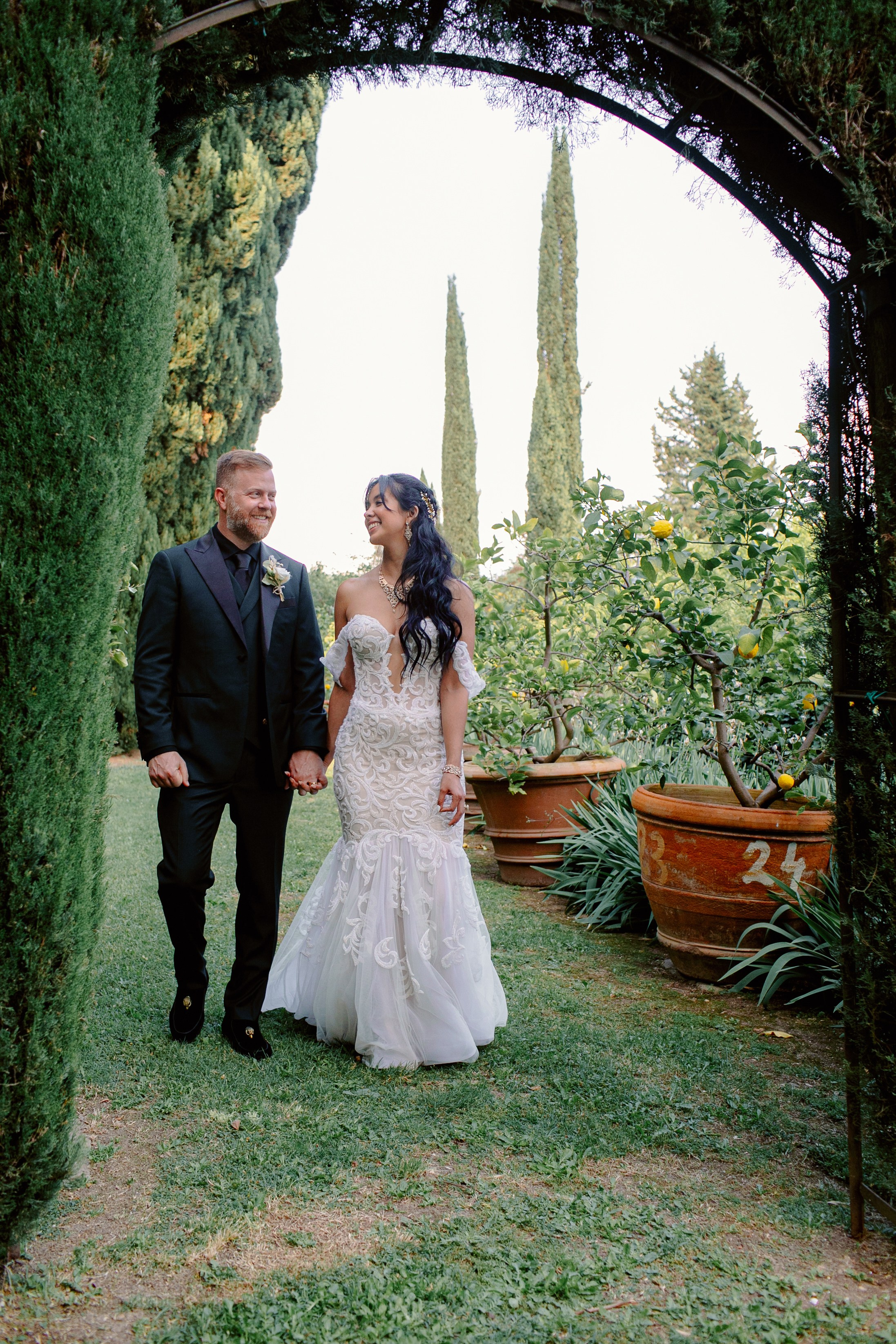 Tuscany Castello di Montegufoni wedding. Iurkovski PHOTOGRAPHY in Europe. Luxury destination weddings and events
