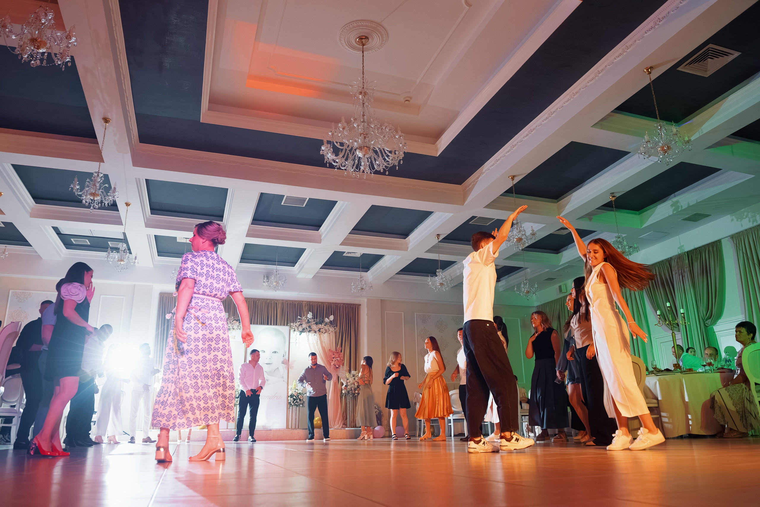 Съемка кресбин организация и проведение торжеств. Zauglom — креативная продакшн-компания полного цикла