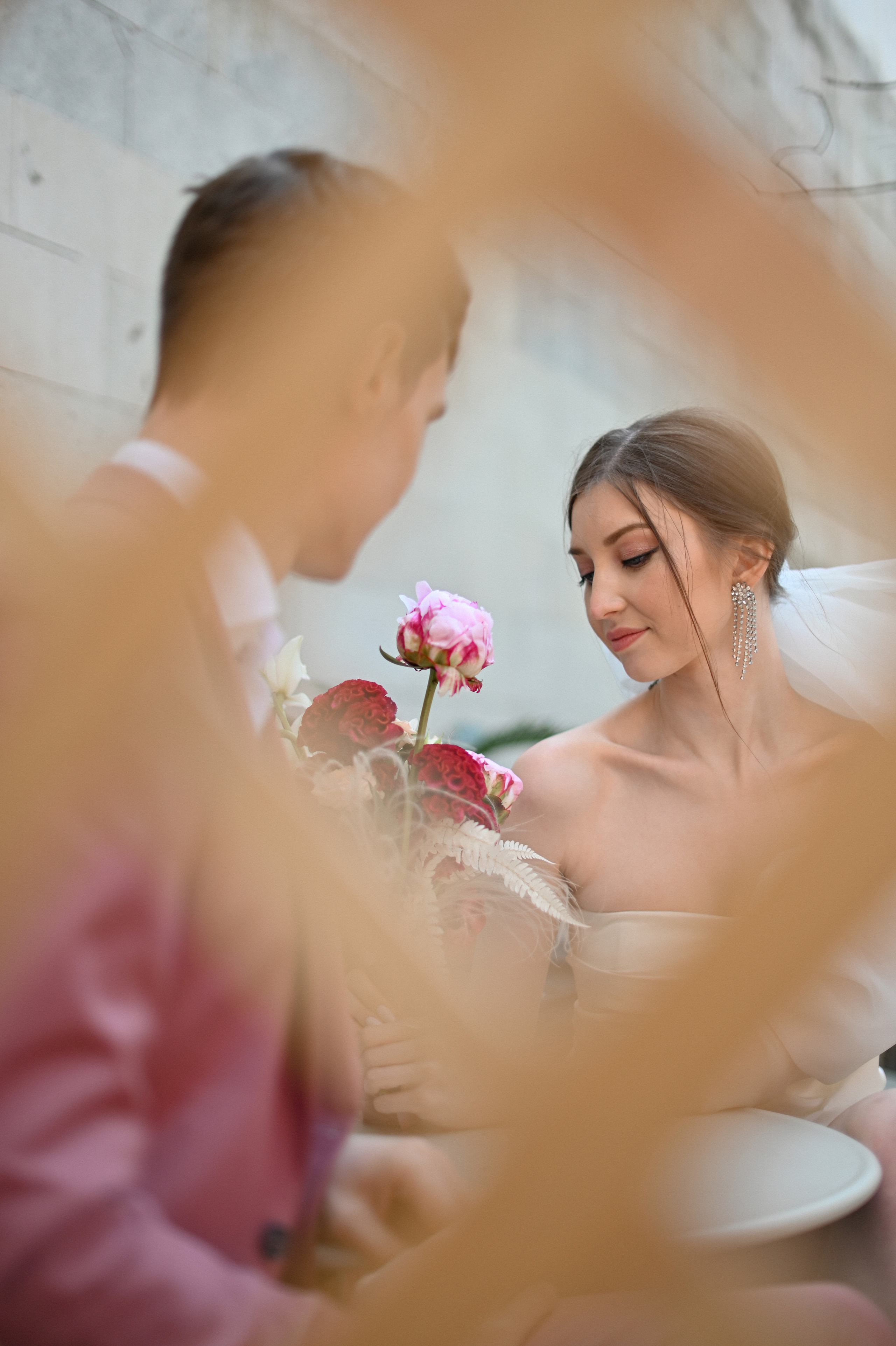 Свадебная прогулка в стиле Moschino. Детский и семейный фотограф в финляндии дина пулкка. контент фотограф