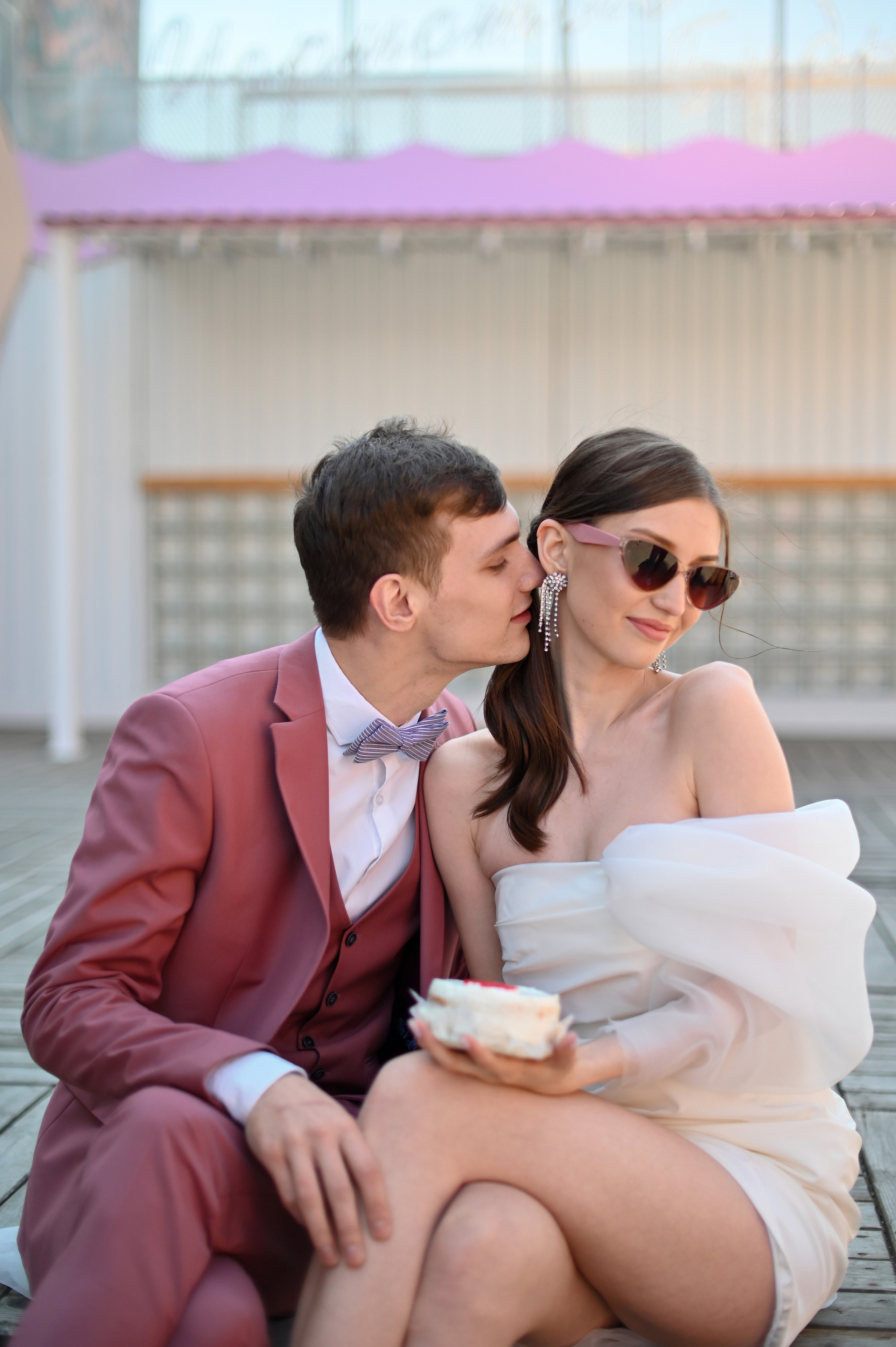 Свадебная прогулка в стиле Moschino. Детский и семейный фотограф в финляндии дина пулкка. контент фотограф