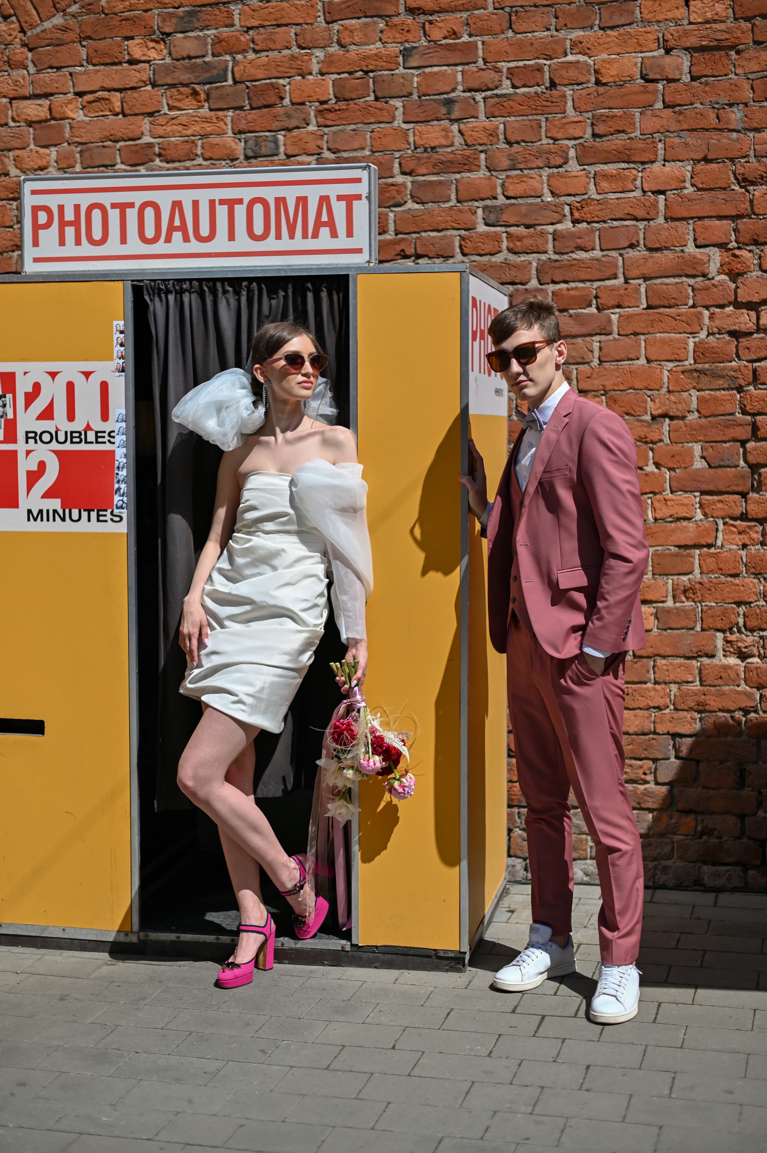 Свадебная прогулка в стиле Moschino. Детский и семейный фотограф в финляндии дина пулкка. контент фотограф