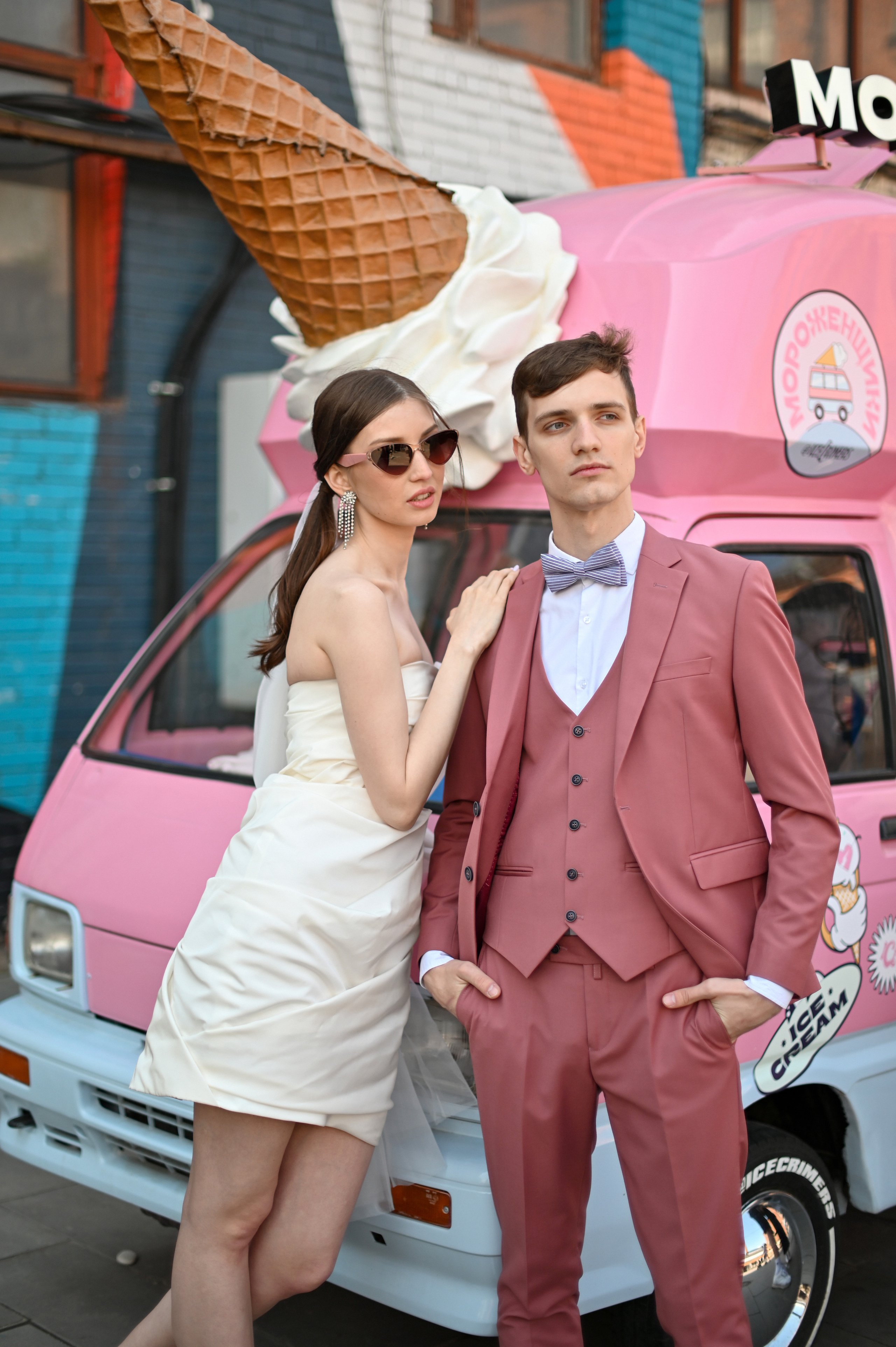 Свадебная прогулка в стиле Moschino. Детский и семейный фотограф в финляндии дина пулкка. контент фотограф