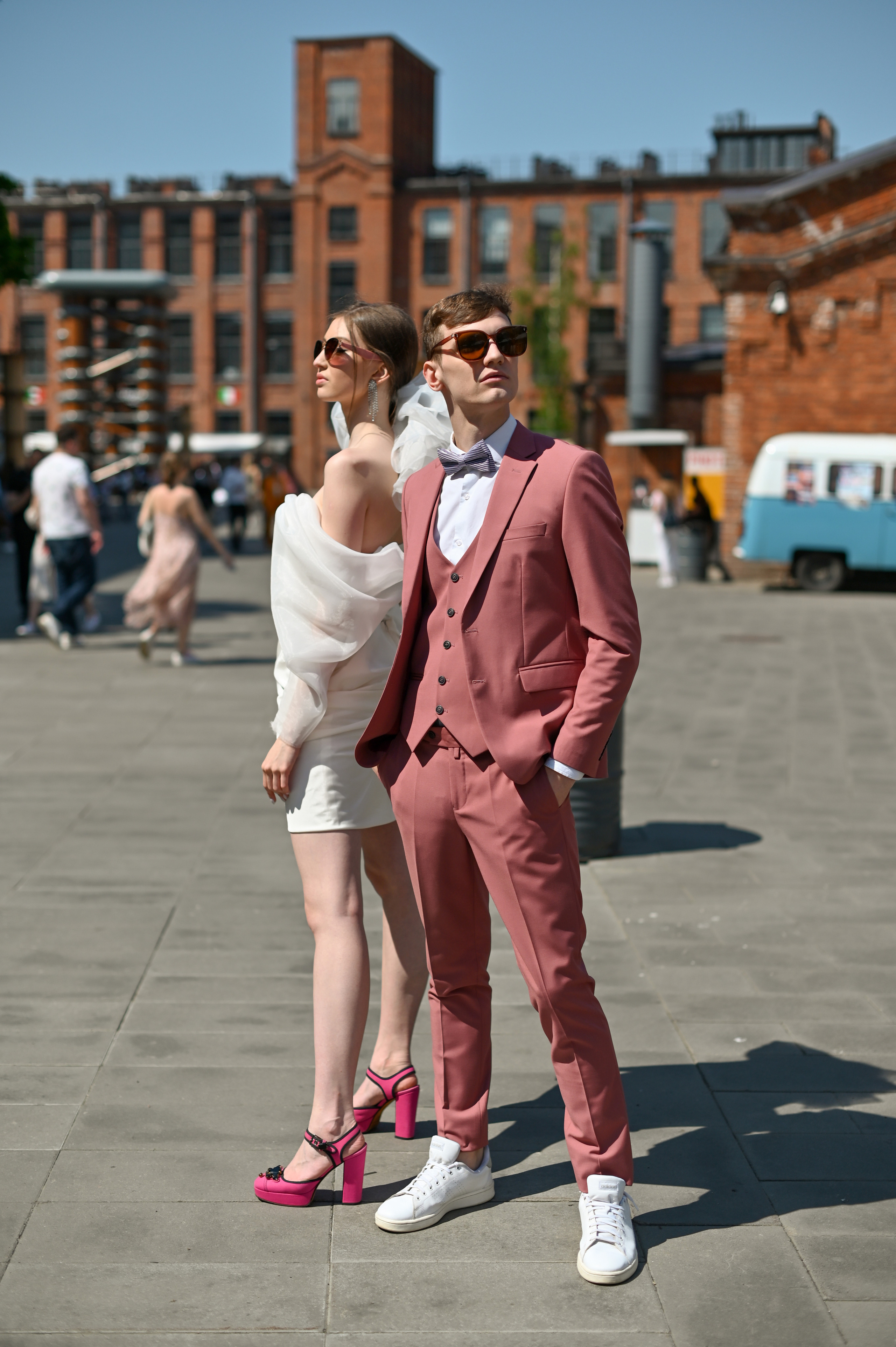 Свадебная прогулка в стиле Moschino. Детский и семейный фотограф в финляндии дина пулкка. контент фотограф