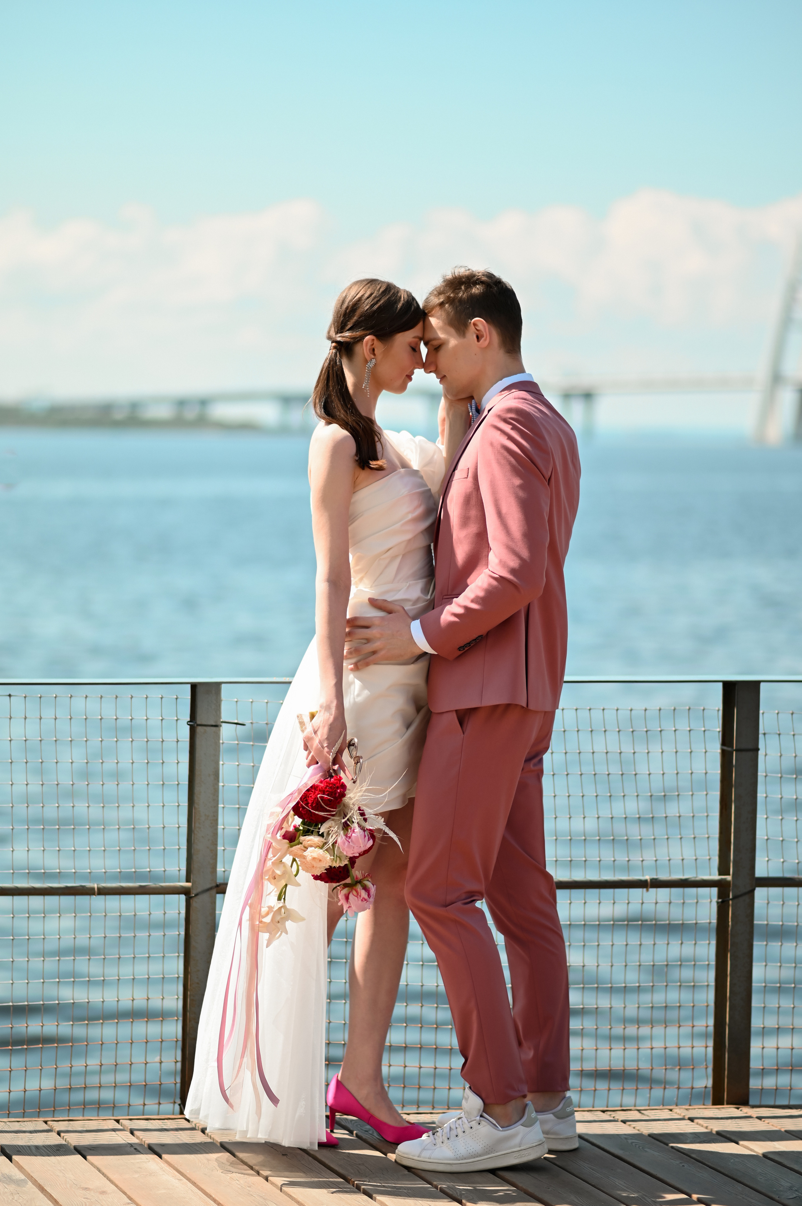 Свадебная прогулка в стиле Moschino. Детский и семейный фотограф в финляндии дина пулкка. контент фотограф