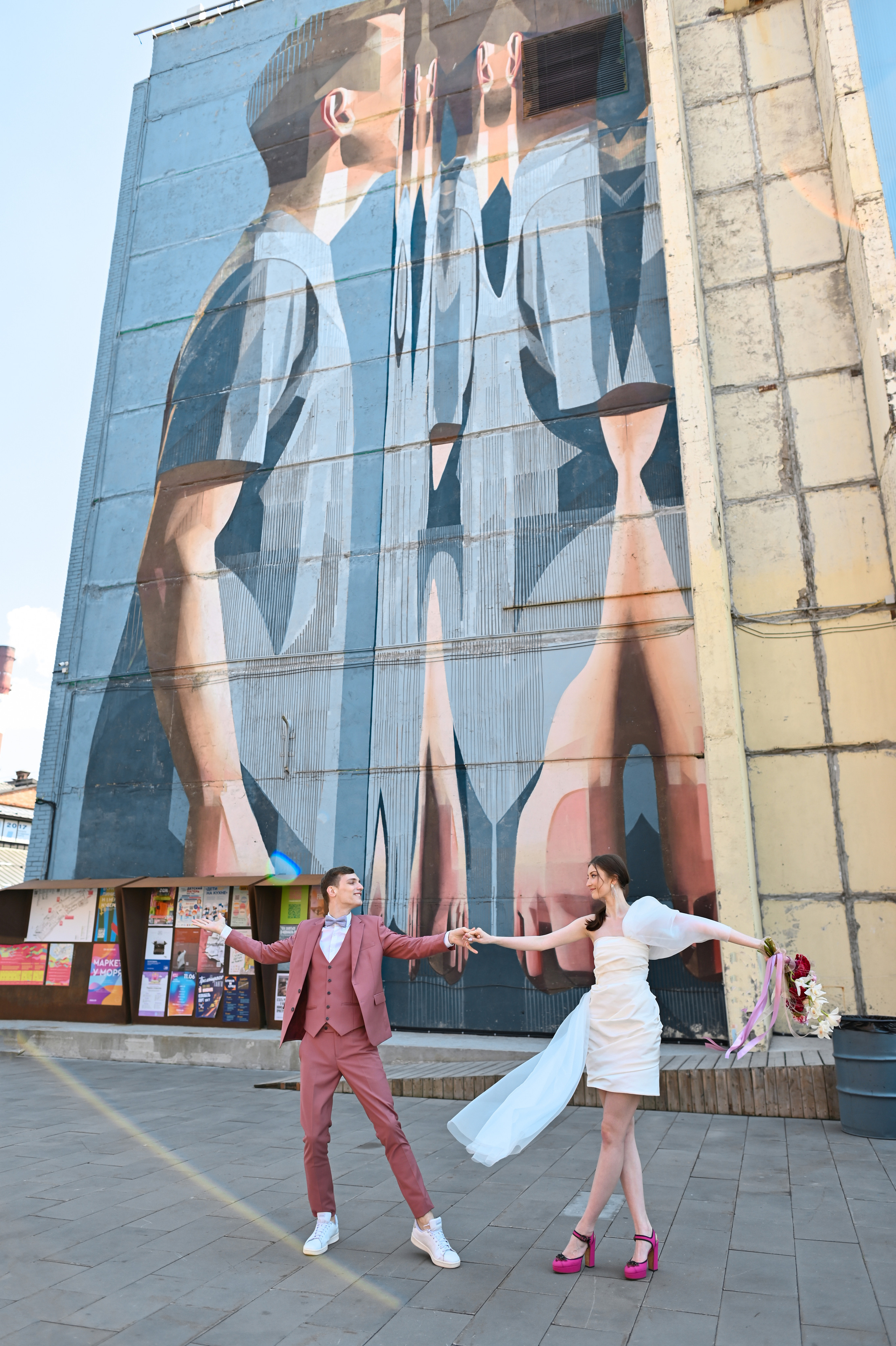 Свадебная прогулка в стиле Moschino. Детский и семейный фотограф в финляндии дина пулкка. контент фотограф