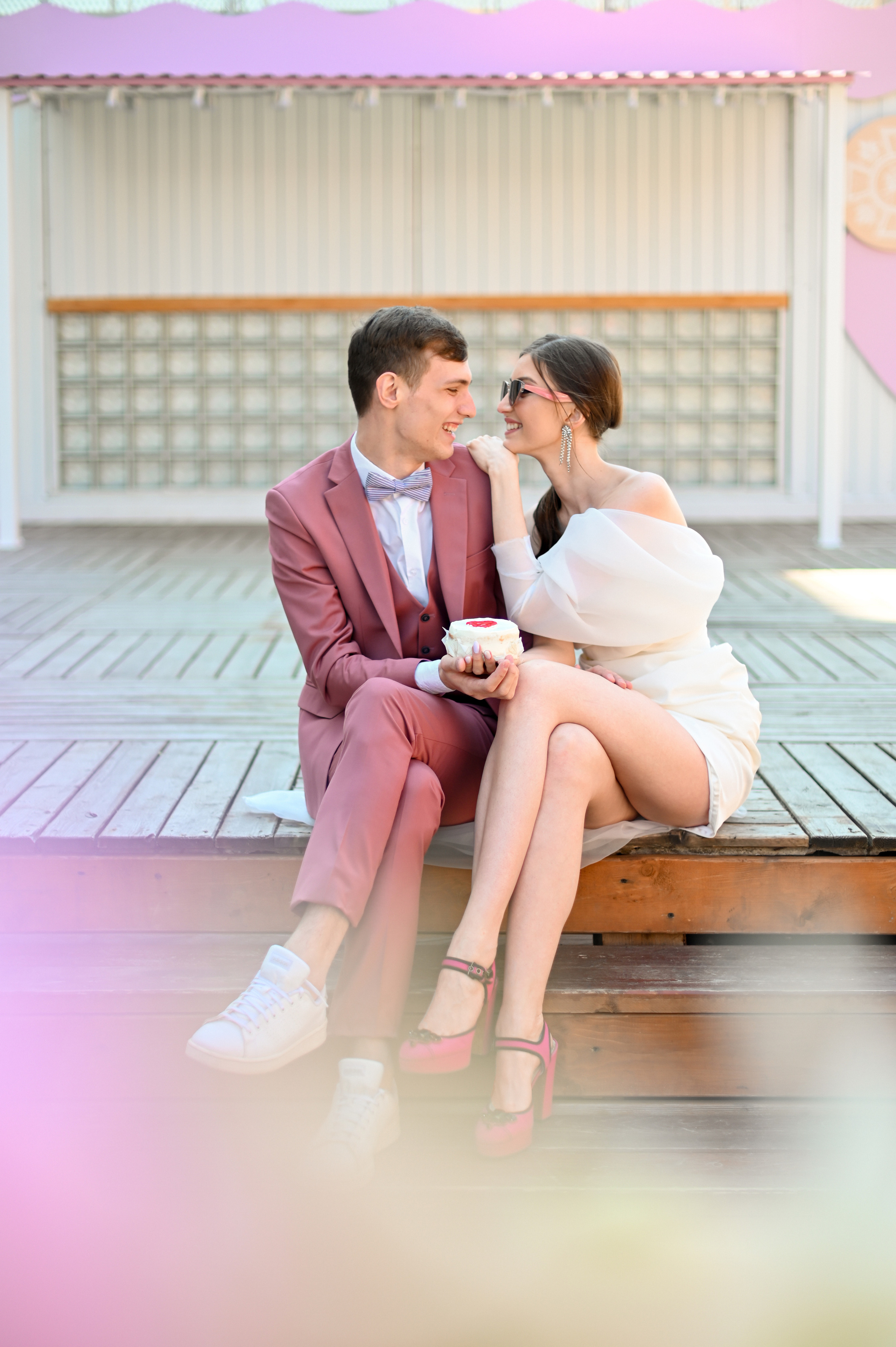 Свадебная прогулка в стиле Moschino. Детский и семейный фотограф в финляндии дина пулкка. контент фотограф