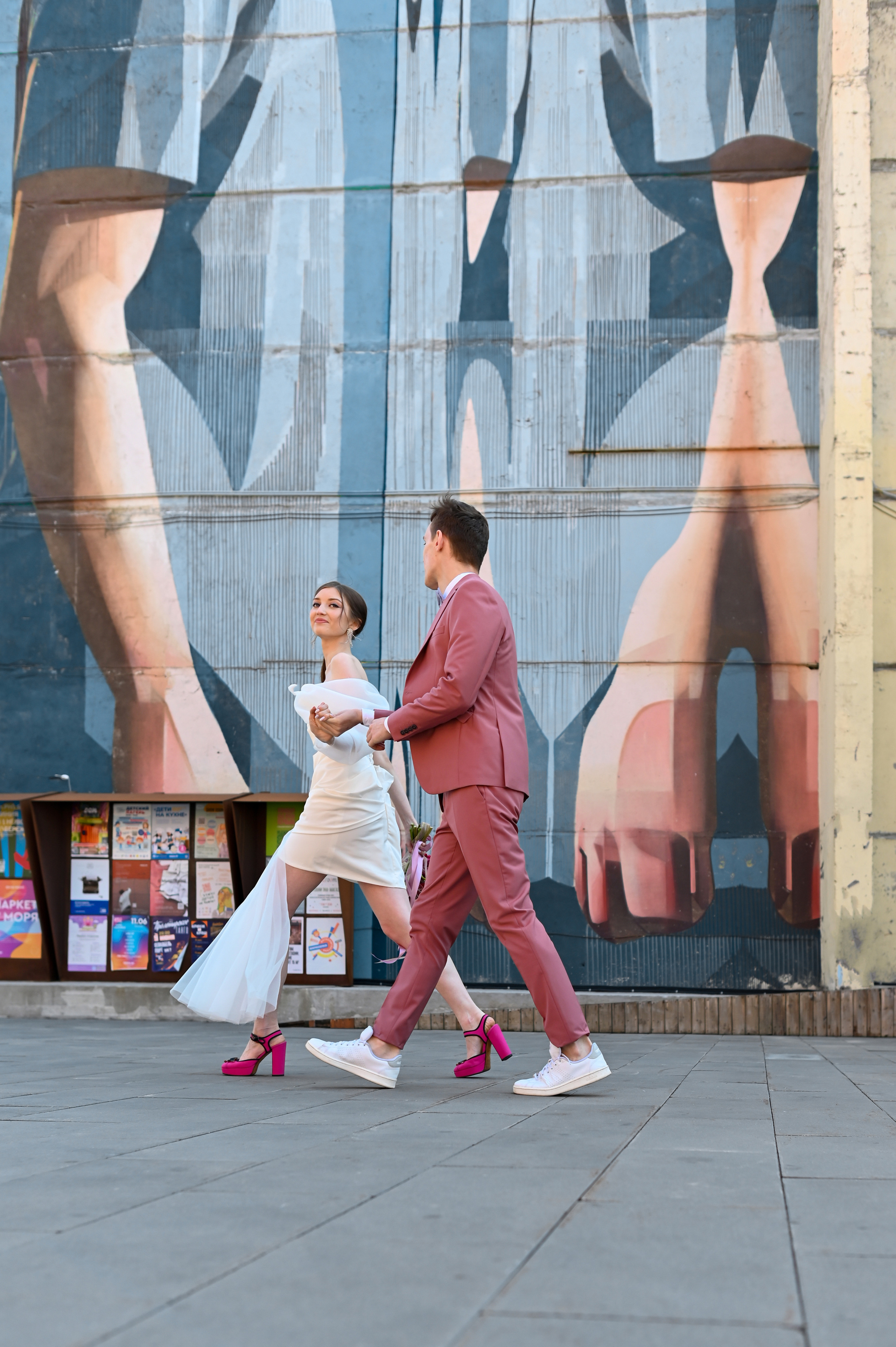Свадебная прогулка в стиле Moschino. Детский и семейный фотограф в финляндии дина пулкка. контент фотограф