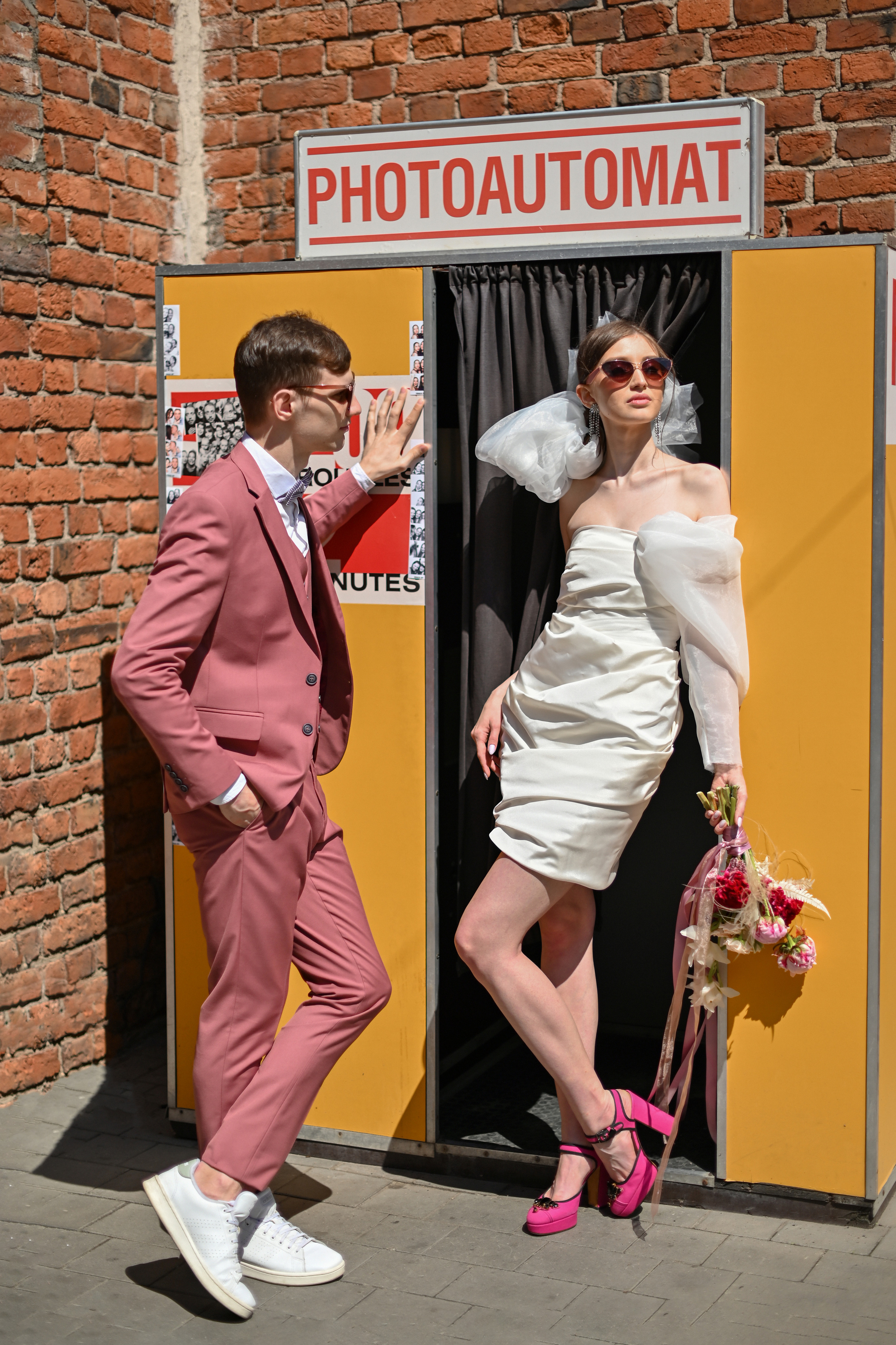 Свадебная прогулка в стиле Moschino. Детский и семейный фотограф в финляндии дина пулкка. контент фотограф