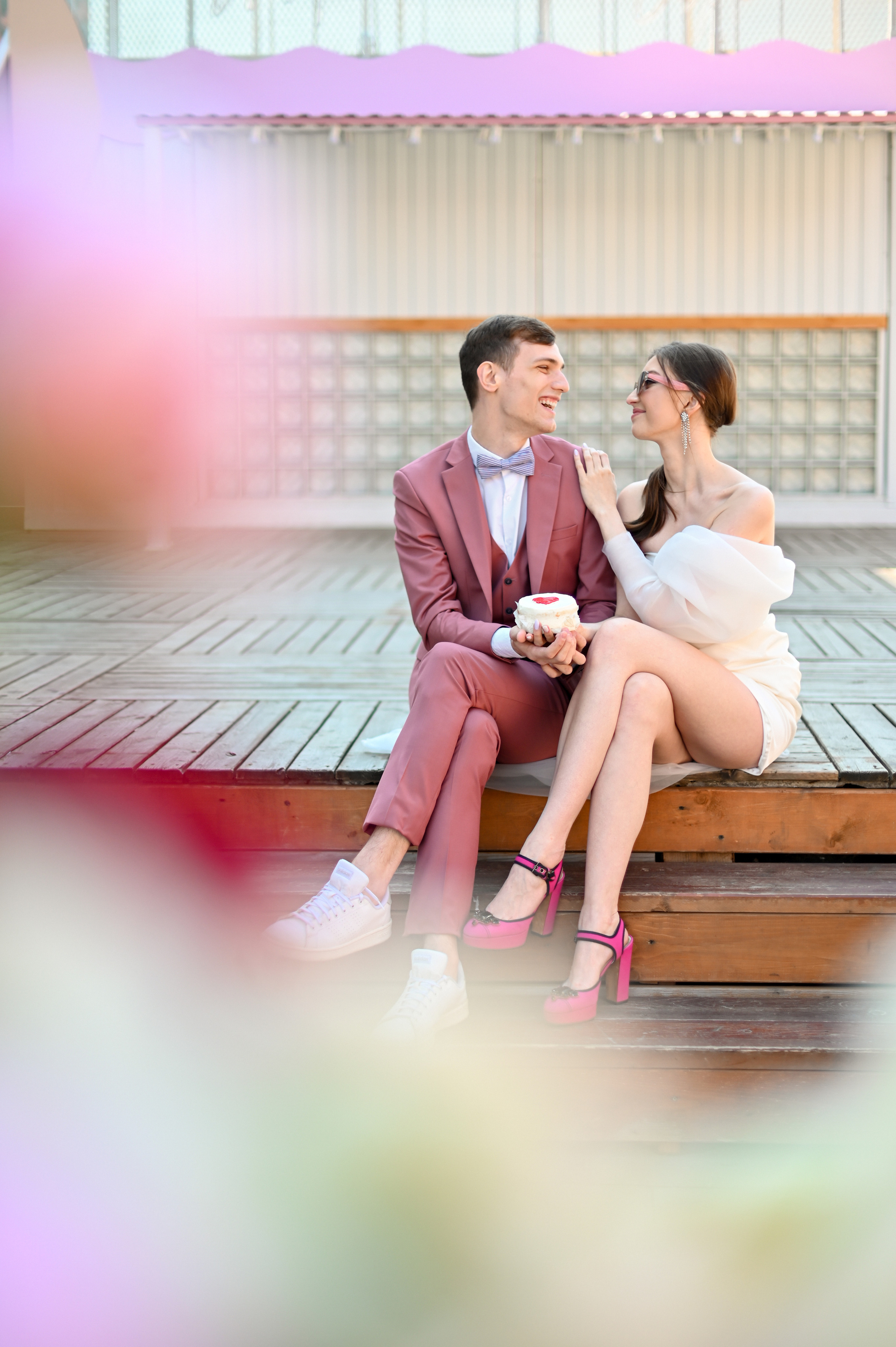 Свадебная прогулка в стиле Moschino. Детский и семейный фотограф в финляндии дина пулкка. контент фотограф