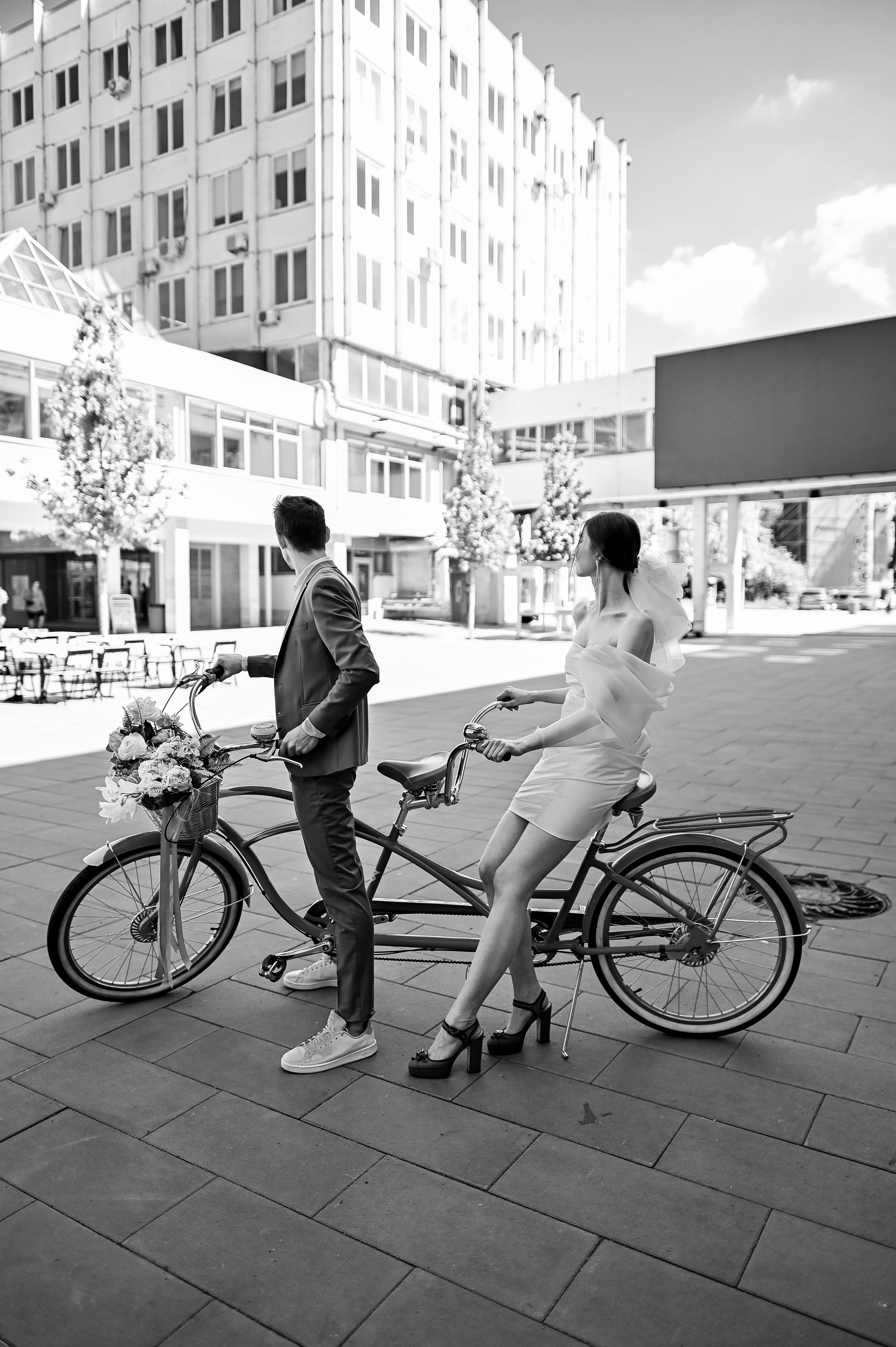 Свадебная прогулка в стиле Moschino. Детский и семейный фотограф в финляндии дина пулкка. контент фотограф