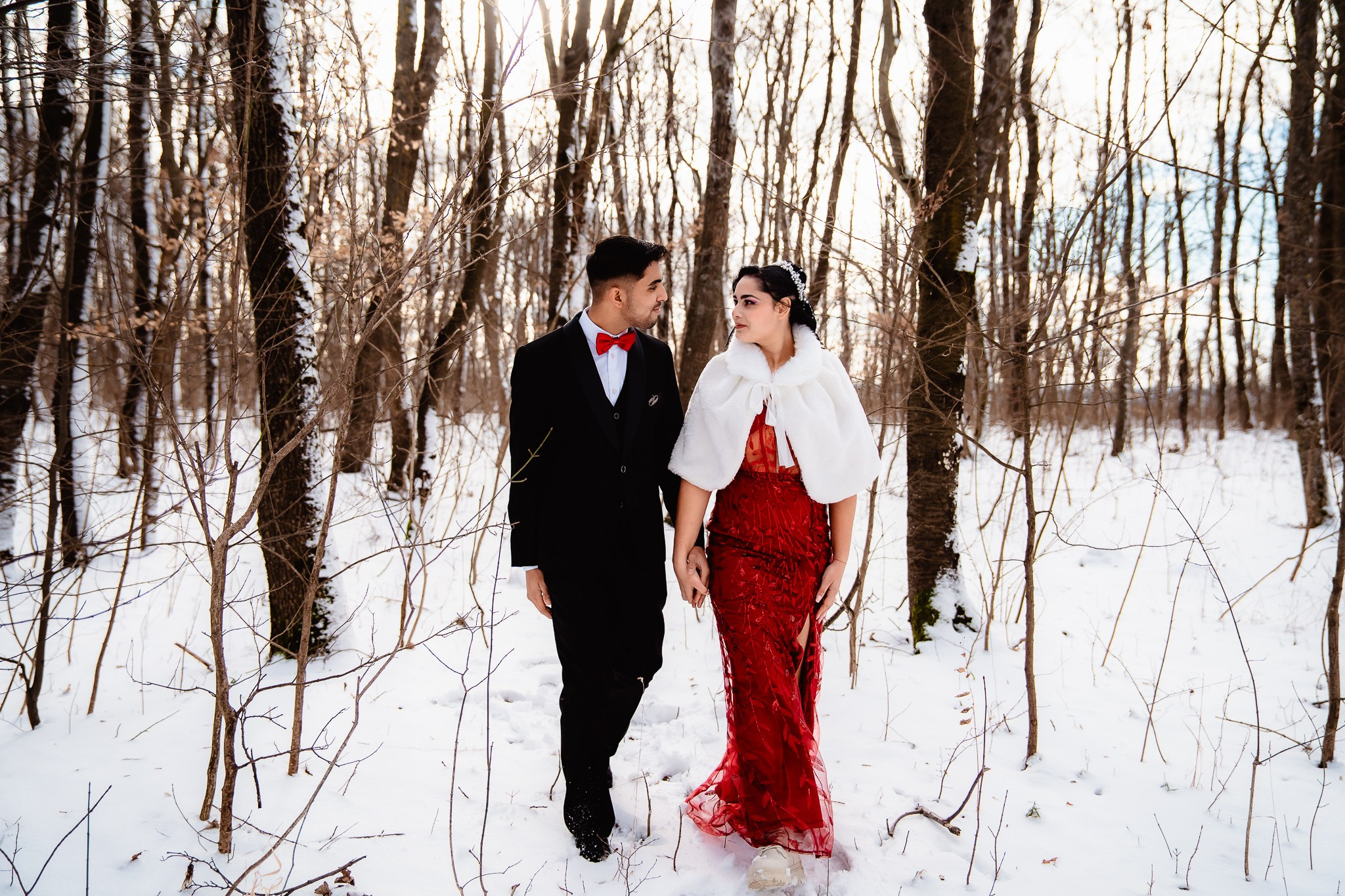 Plimbare miri in padurea cu zapada