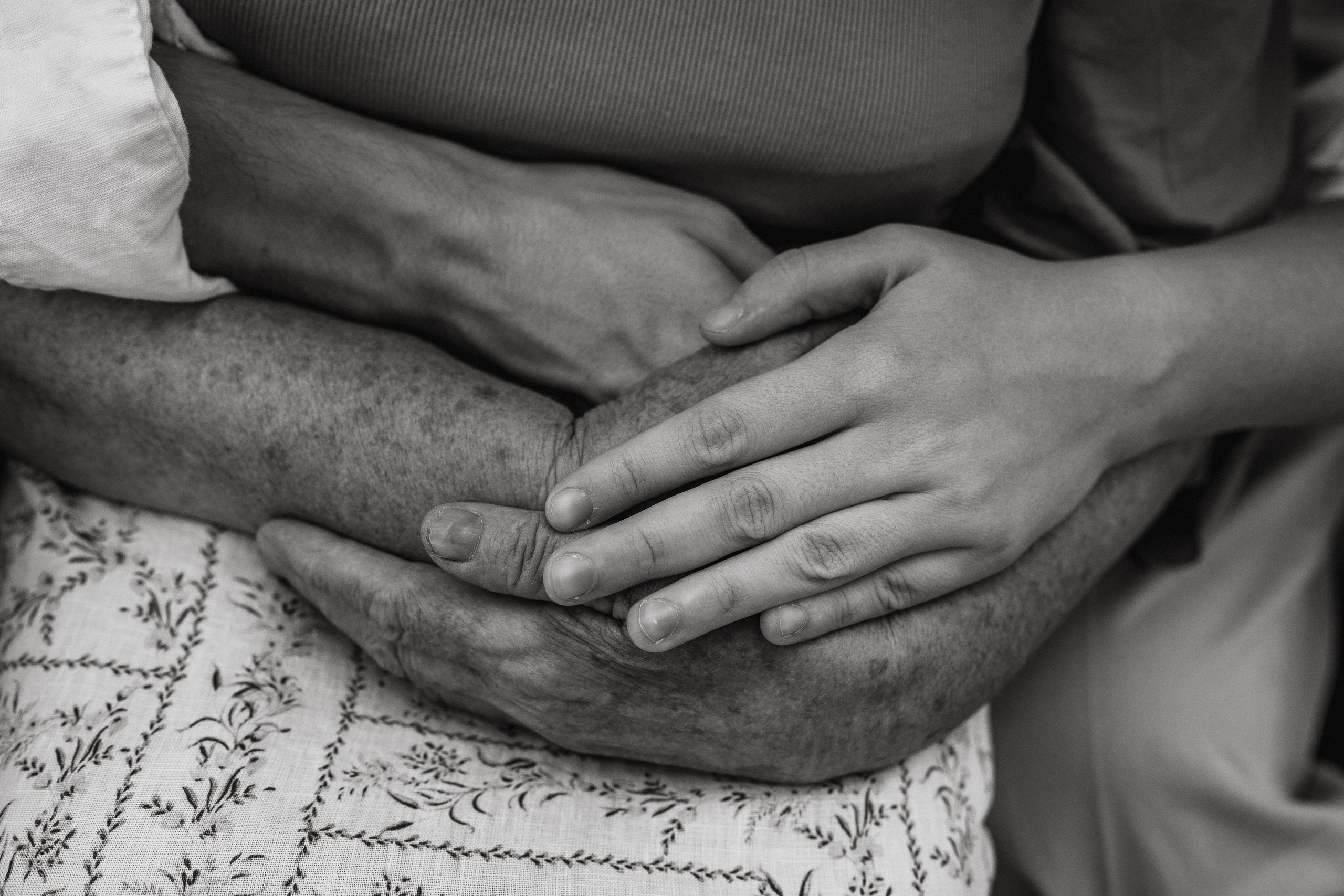 Big happy family. At home. Wedding and family photographer and videographer PA, NJ, NY, DE, MD