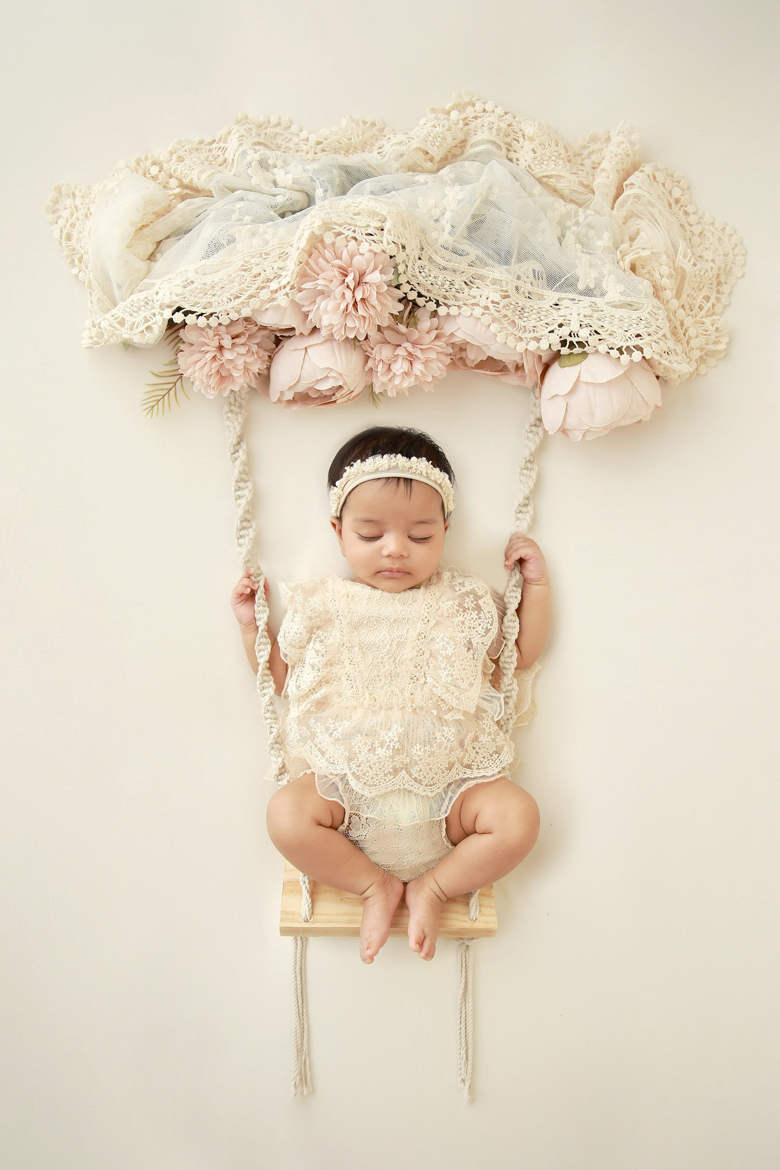 NEWBORN PHOTOGRAPHY. HOME