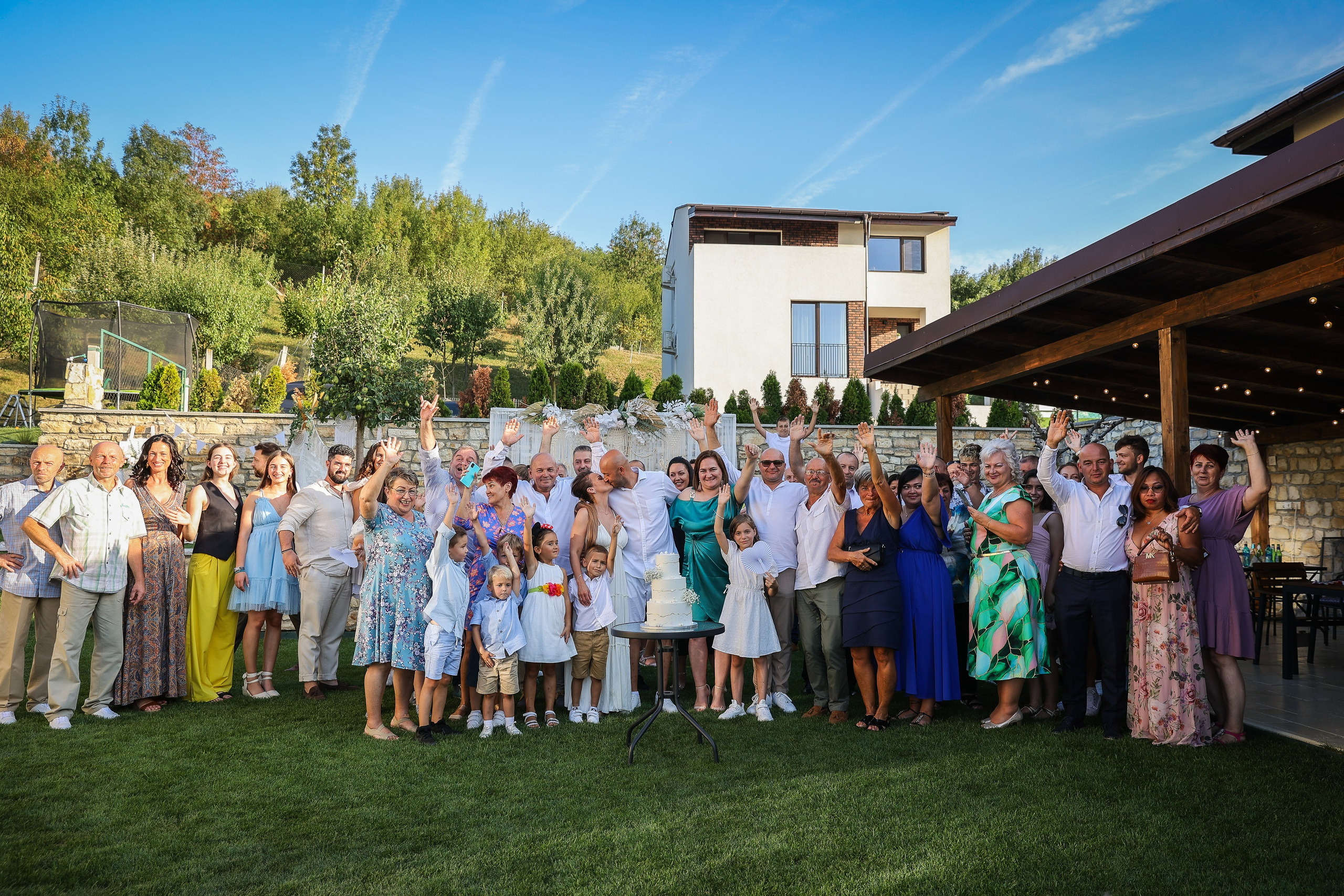 Nunta Cosmin și Simona de la La Moșu a fost exact genul de eveniment care demonstrează cât de frumoasă poate fi o nuntă în aer liber. Rares Bucur is a professional wedding photographer based in Cluj-Napoca, Romania, specializing in wedding photography