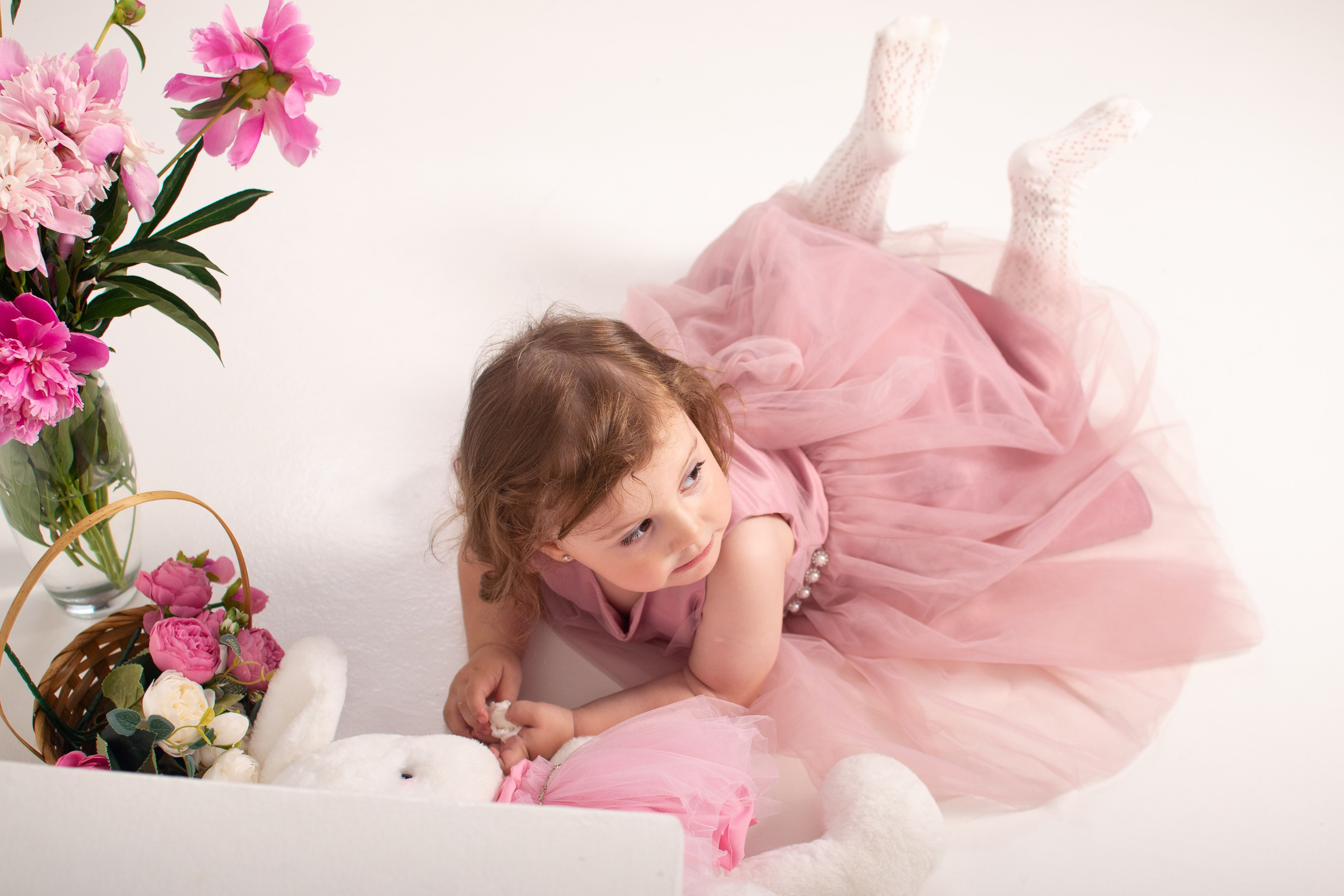 Фотосессия с пионами. Фотограф новорожденных в Темиртау и Караганде Любовь Жукова newborn