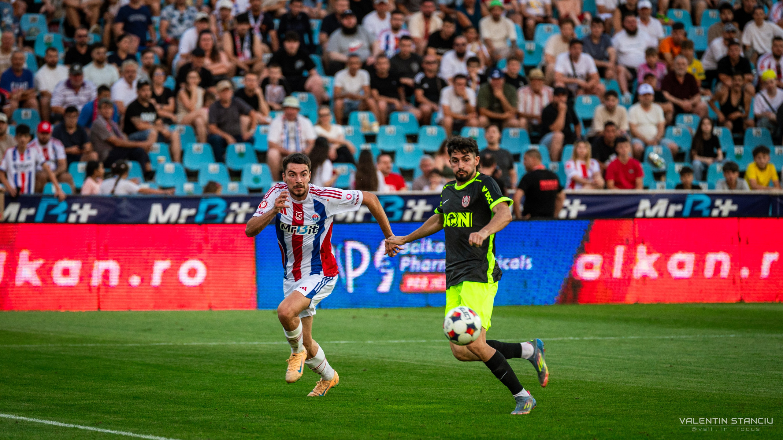 Otelul Galati — CFR Cluj. Fotograf de Sport, Portret, Produs, Corporate, Cultural și Evenimente în Galați | Valentin Stanciu