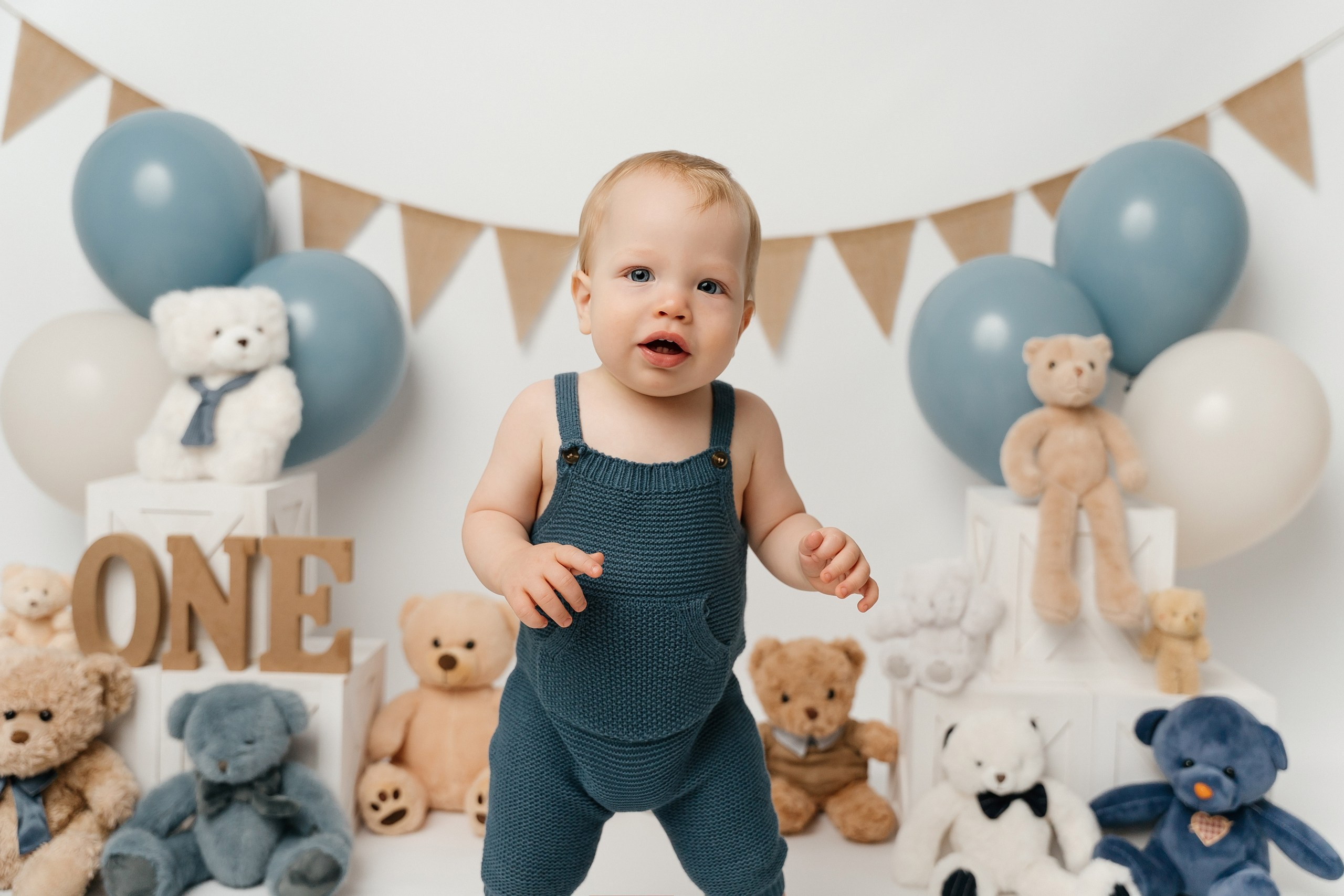 First birthday cake smash session. Newborn and family photographer. Hills District. Sydney
