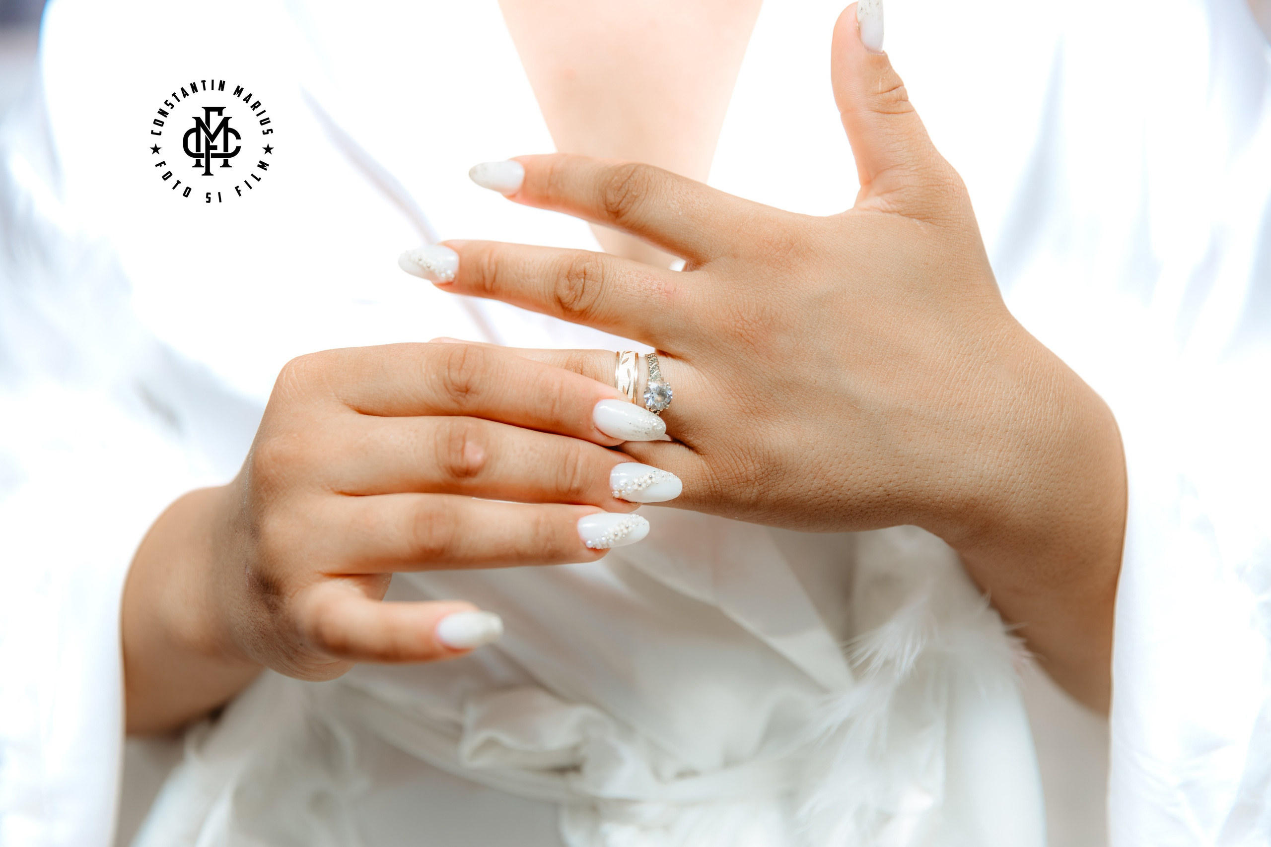 WEDDING PHOTOGRAPHY. DESPRE NOI