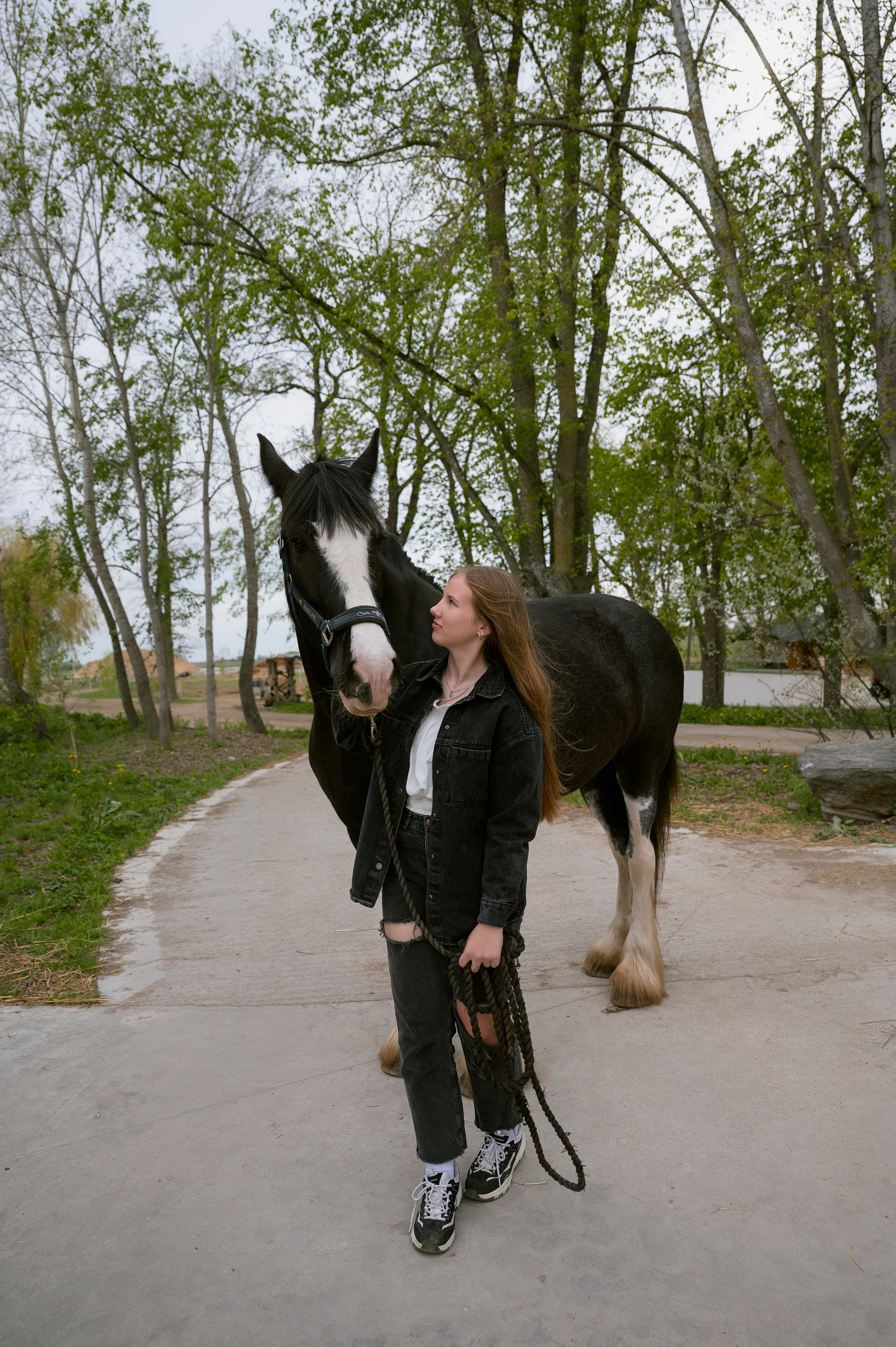 Emilijos gimtadienio fotosesija žirgyne. Vestuvių, šeimos švenčių, renginių fotografė