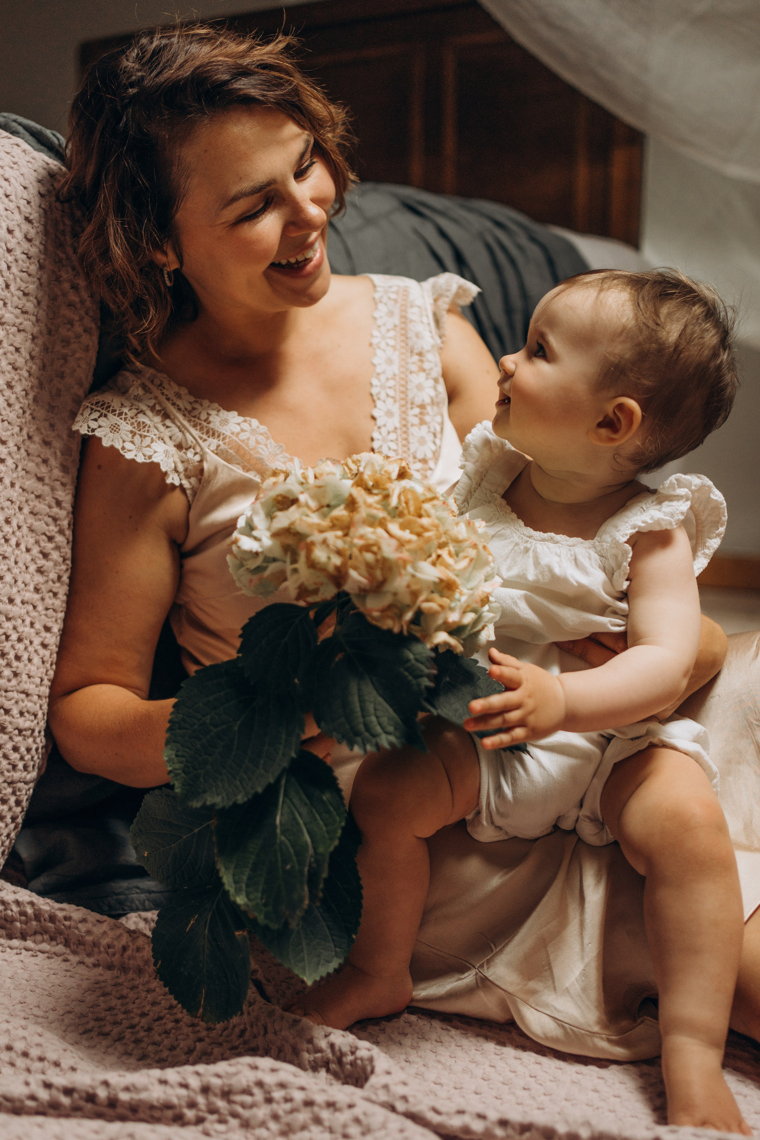 Julia & Grace. Family photographer in Helsinki, Victoria Guadagno