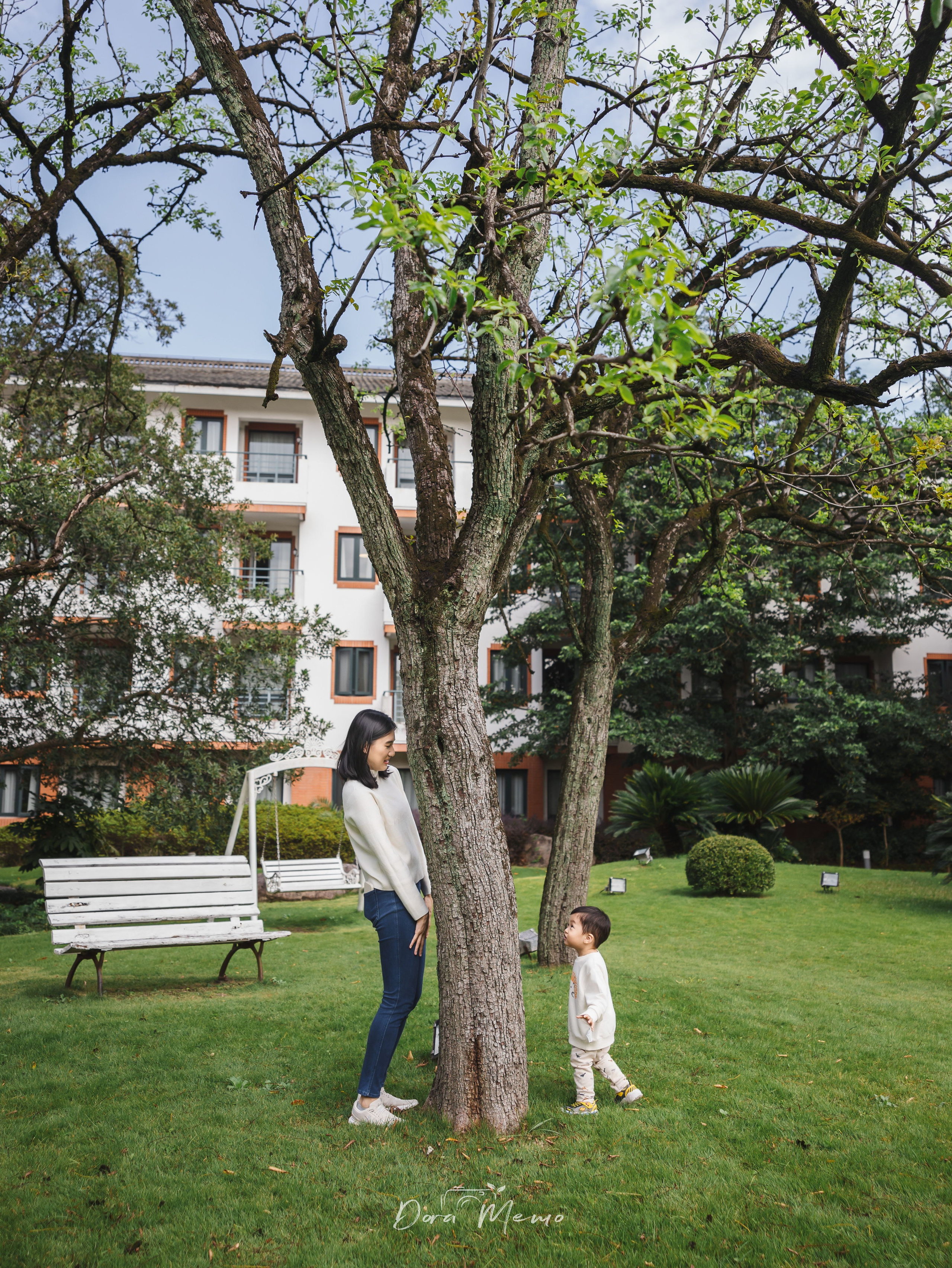 Shanghai Family Photographer | A Sunny Outdoor Family Session with a Two-Year-Old